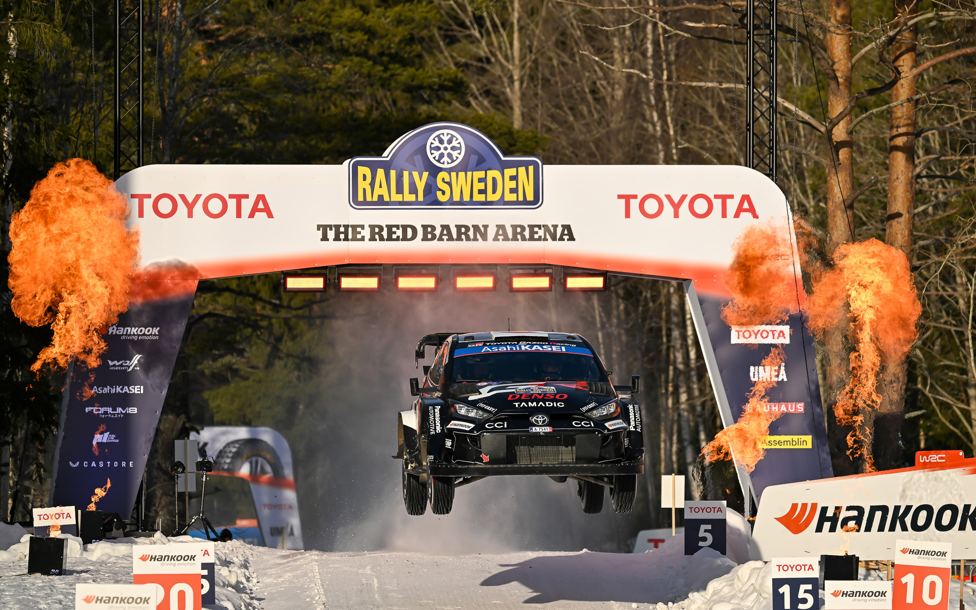 WRC第2戦ラリー・スウェーデンで2位表彰台を獲得した勝田貴元選手。最終SSでの見事なジャンプ