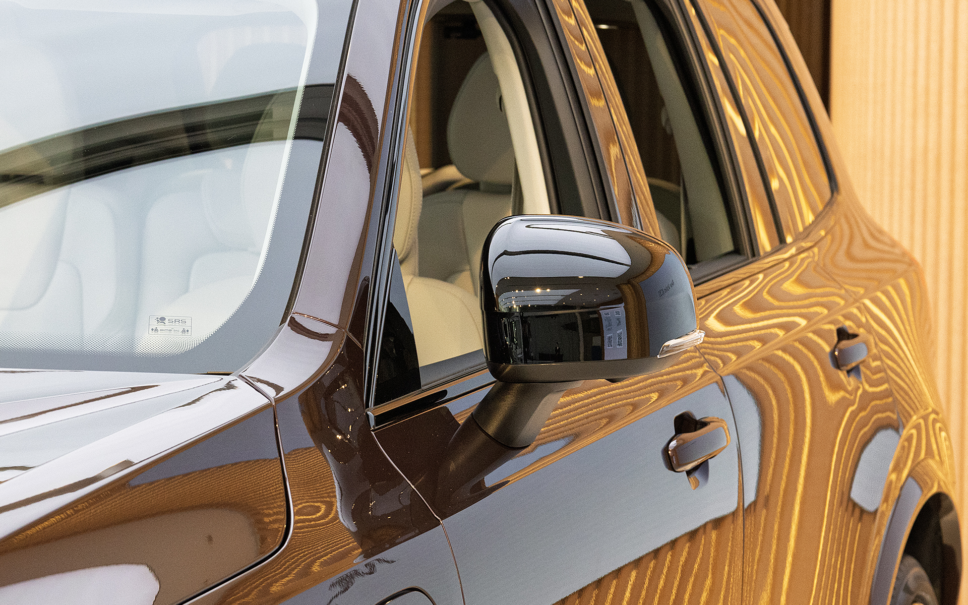 サイドミラーもブラック仕上げ