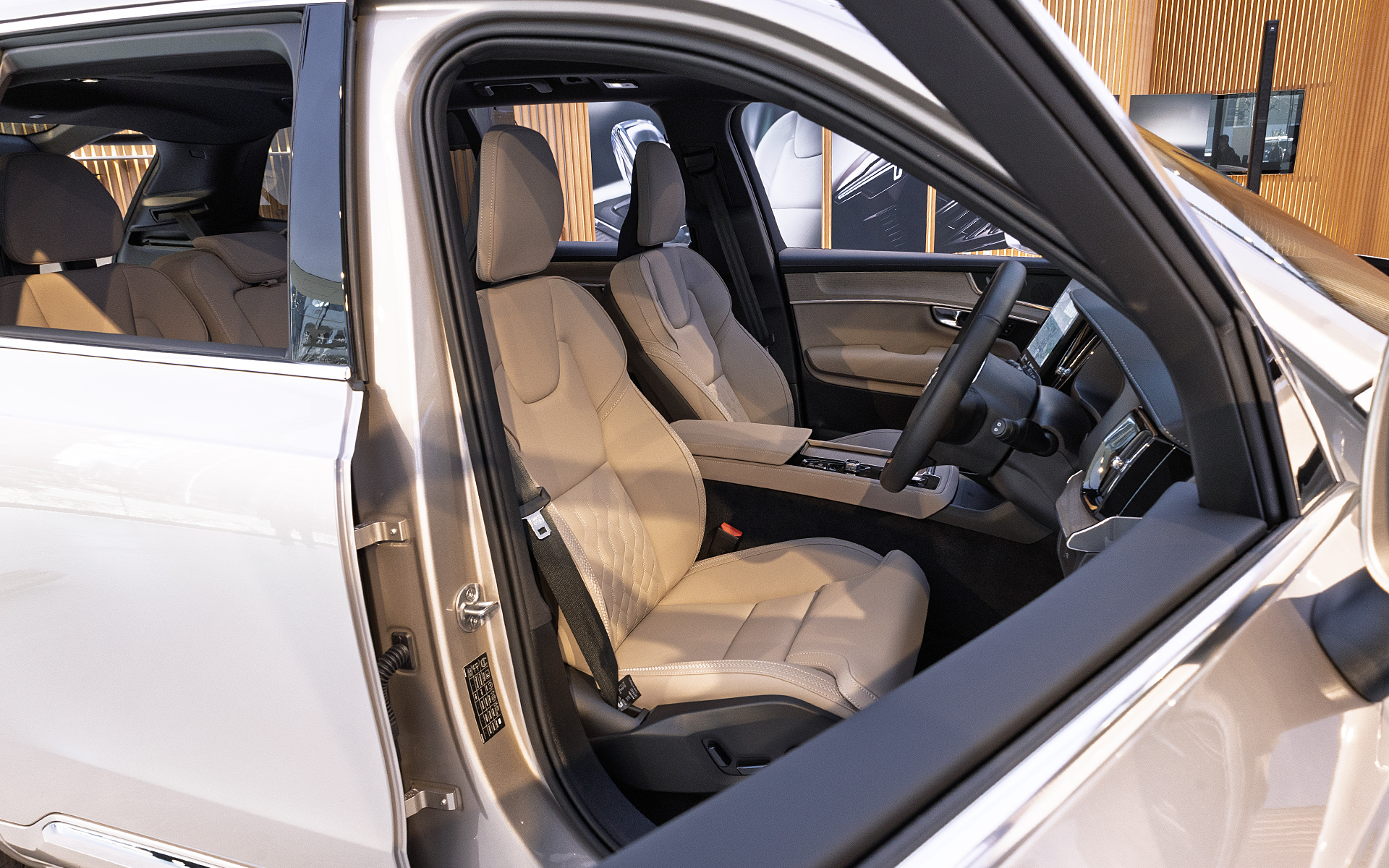 マイルドハイブリッドのフロントシート。ノルディコ仕様