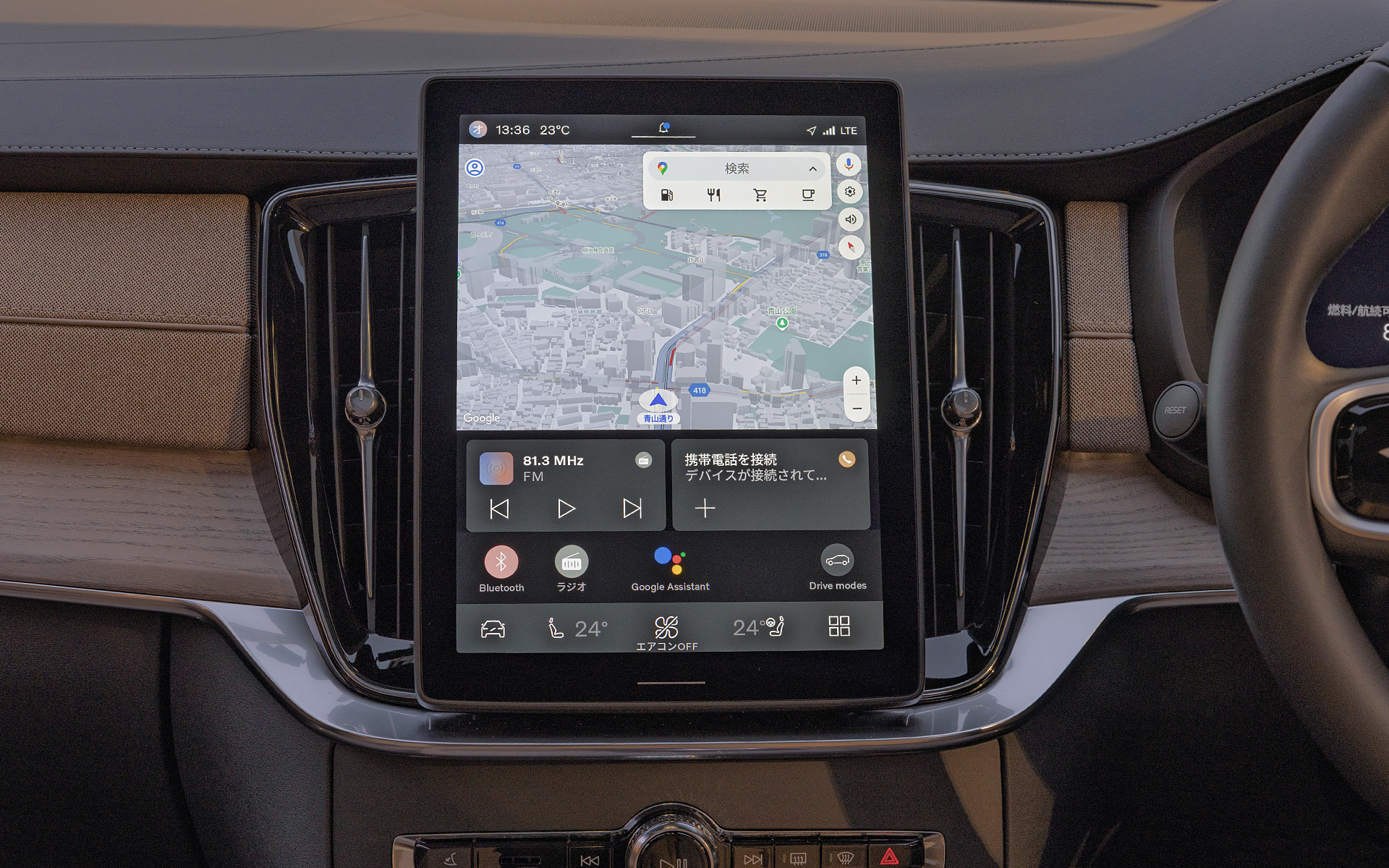 EX90やEX30に採用される次世代ユーザー・エクスペリエンスを導入。センターディスプレイは9インチから11.2インチに大型化され、ピクセル密度も21％向上。操作性と視認性が大幅に進化した