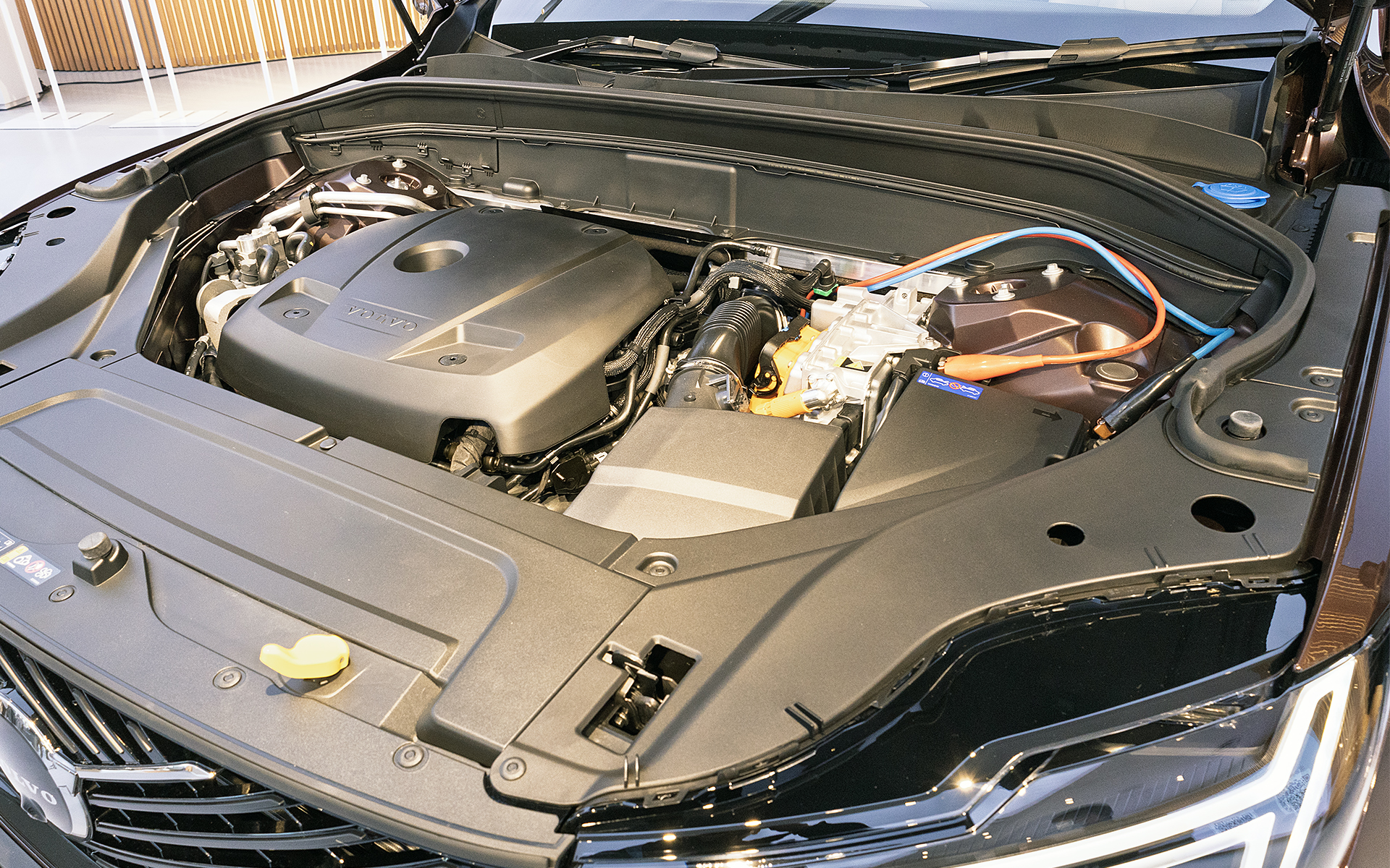 プラグインハイブリッドのエンジンルーム