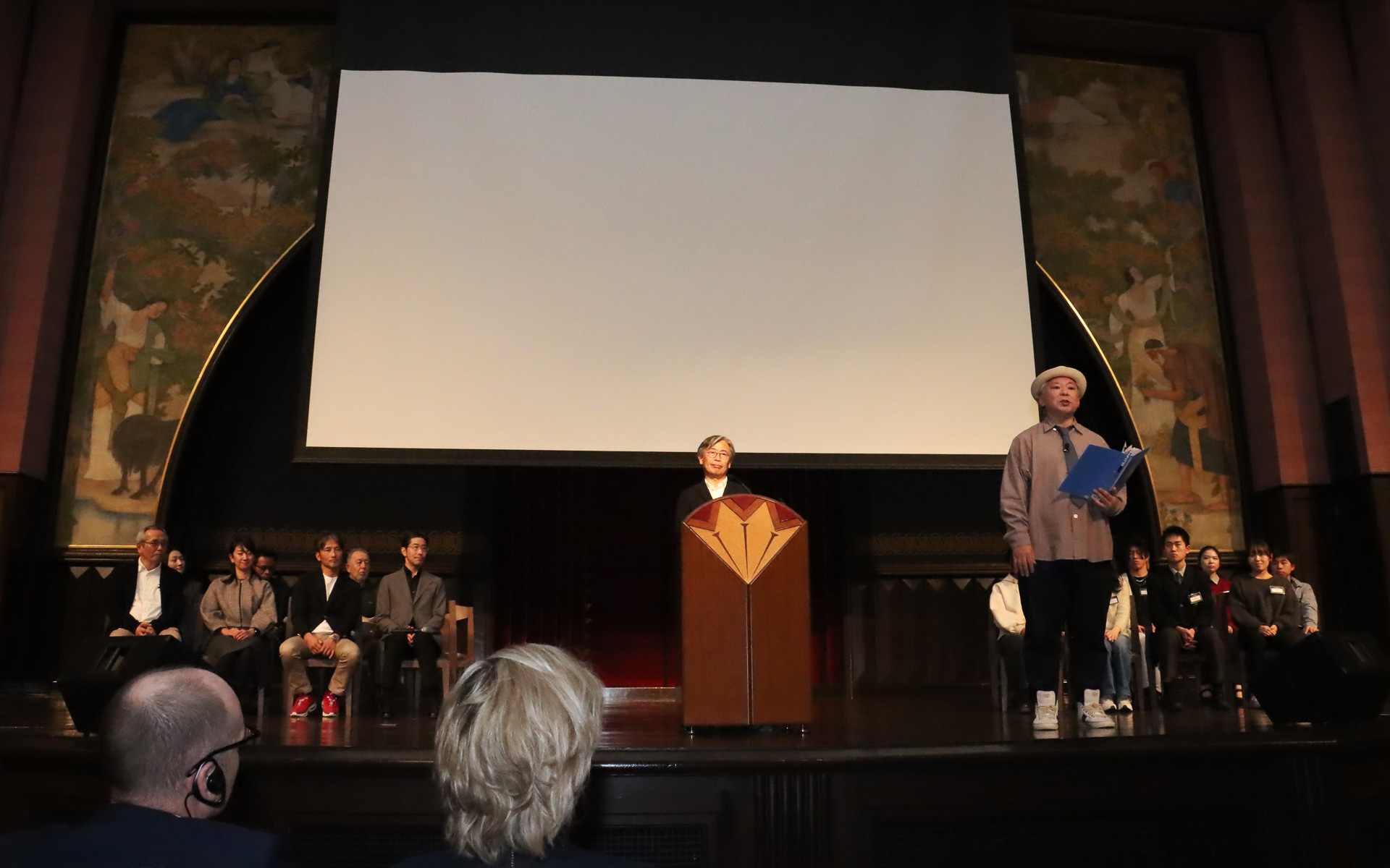 シンポジウムでは鈴木おさむ氏の発案で、裁判劇仕立てでラーン ウィズ ポルシェの活動についてふり返った