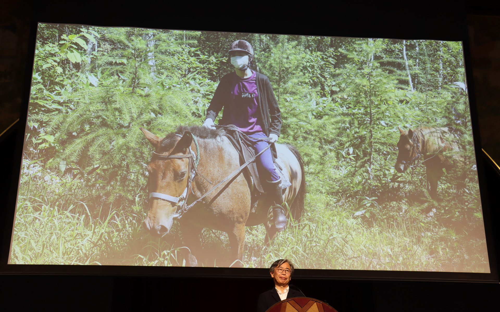 北海道が舞台となった初回では、ネット検索を使わずに「森の馬小屋」までたどり着くミッションがスカラー生たちに与えられた