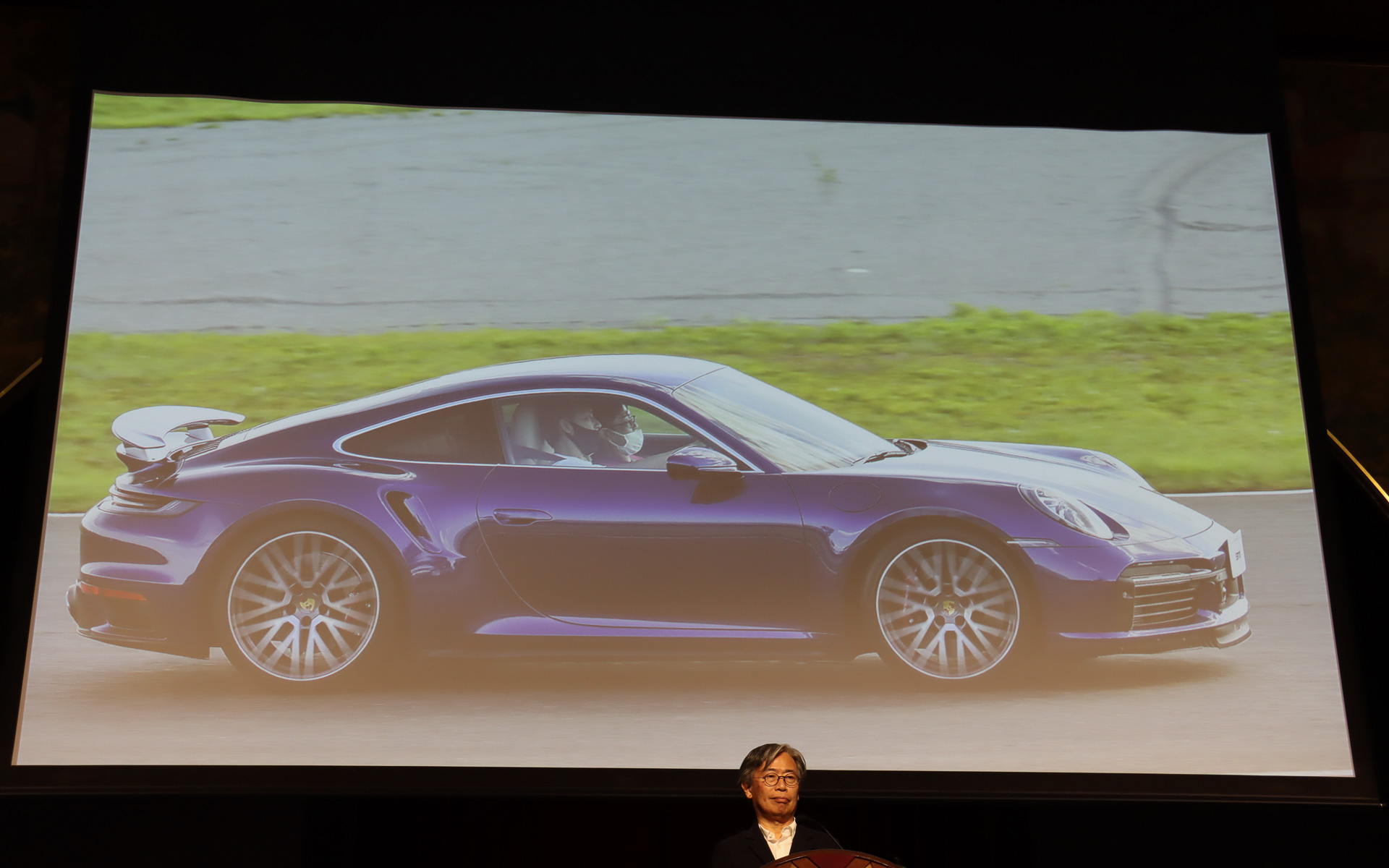 「十勝スピードウェイ」で最新ポルシェモデルの同乗試乗も体験した