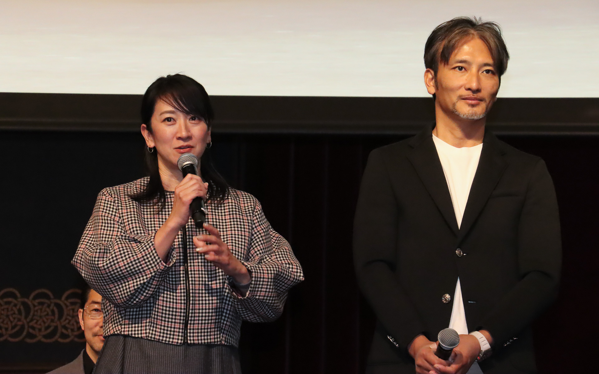 藤島知子氏（モータージャーナリスト・左）と高橋智隆氏（ロボットクリエーター・右）