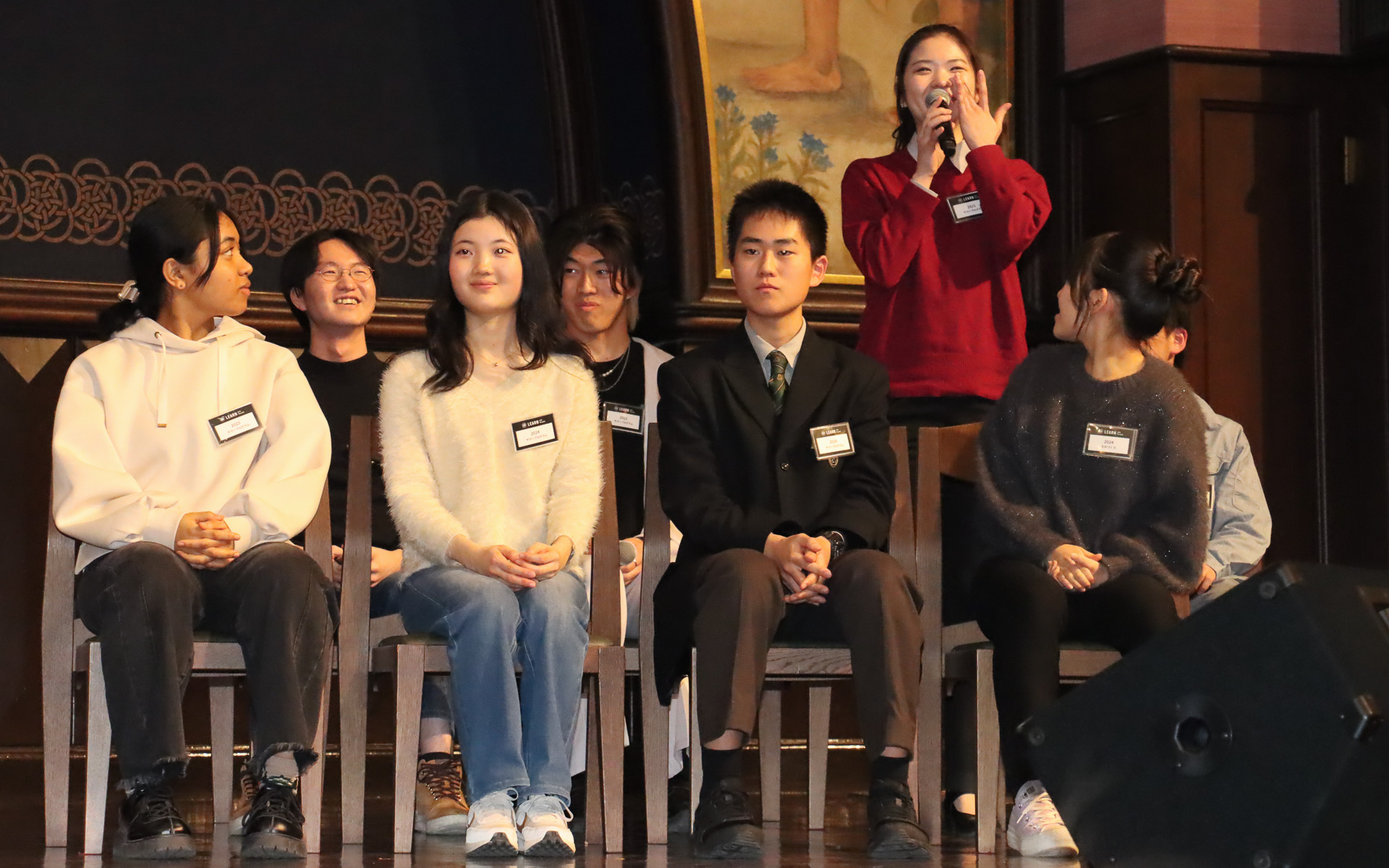 ラーン ウィズ ポルシェで体験した内容や自分の考えについて語っていくスカラー生たち。中邑氏の笑顔を見て当時を思い出し、思わず涙ぐむスカラー生の姿も