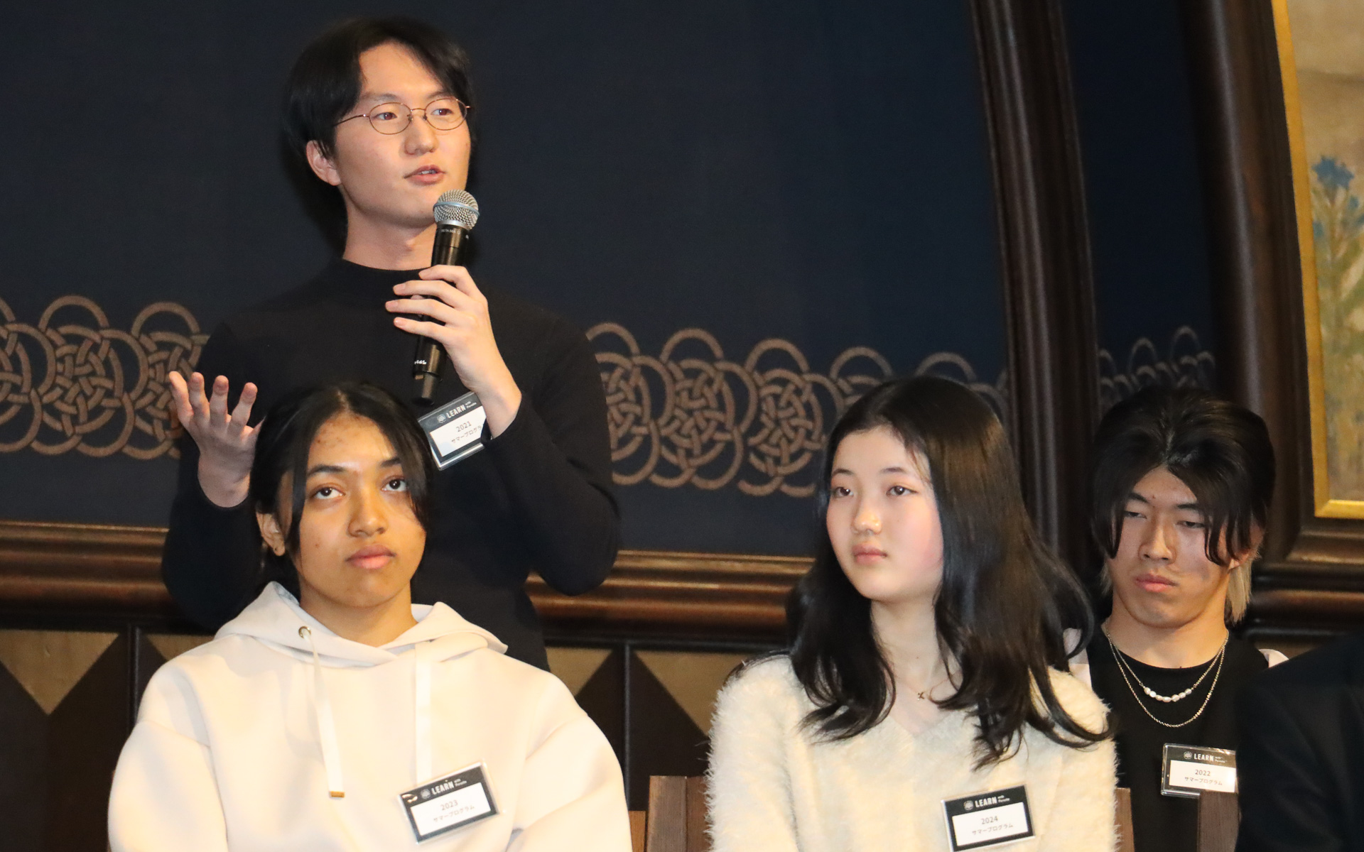 ラーン ウィズ ポルシェで体験した内容や自分の考えについて語っていくスカラー生たち。中邑氏の笑顔を見て当時を思い出し、思わず涙ぐむスカラー生の姿も