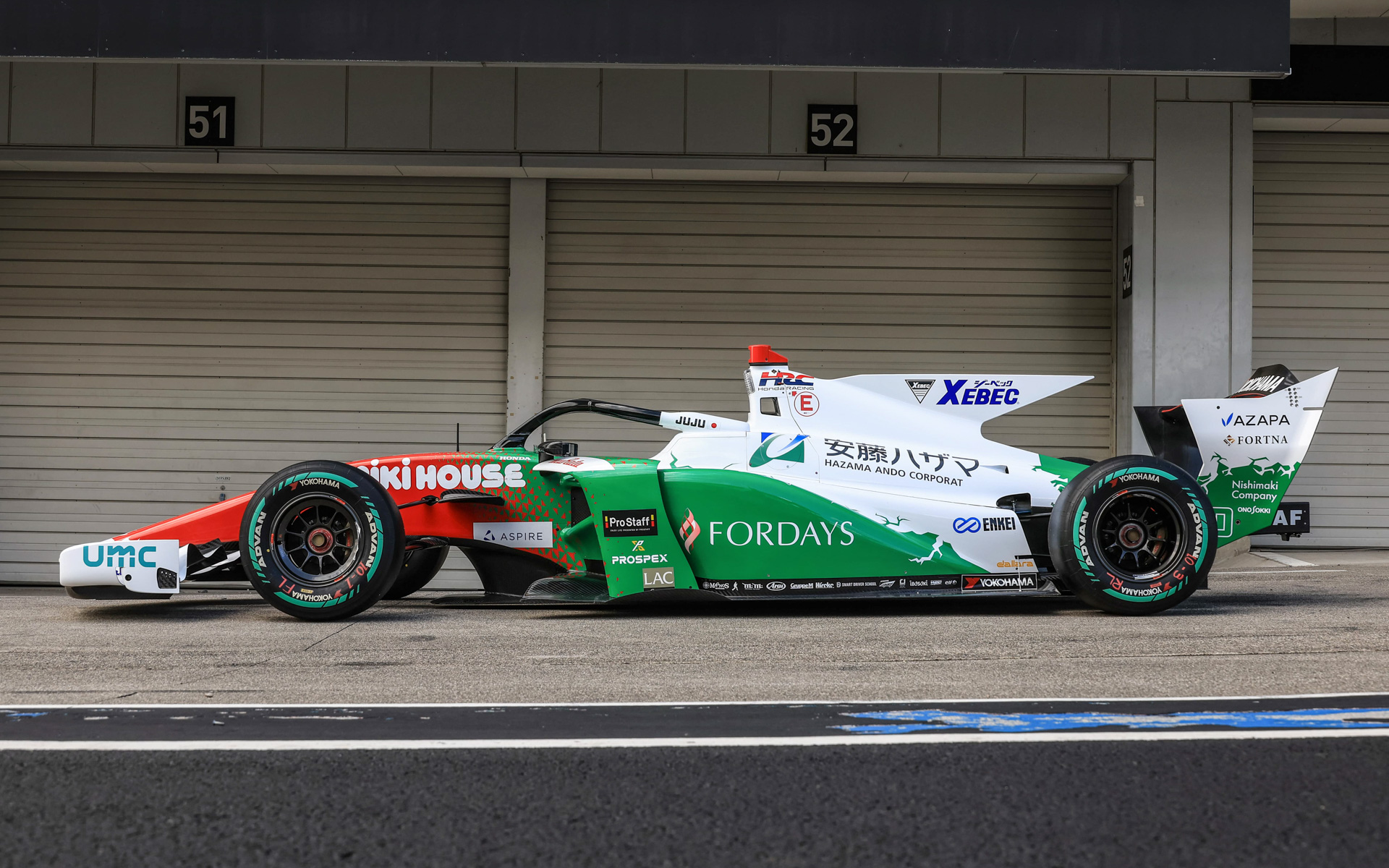 Juju選手がスーパーフォーミュラでドライブする「HAZAMA ANDO Triple Tree Racing　SF23」