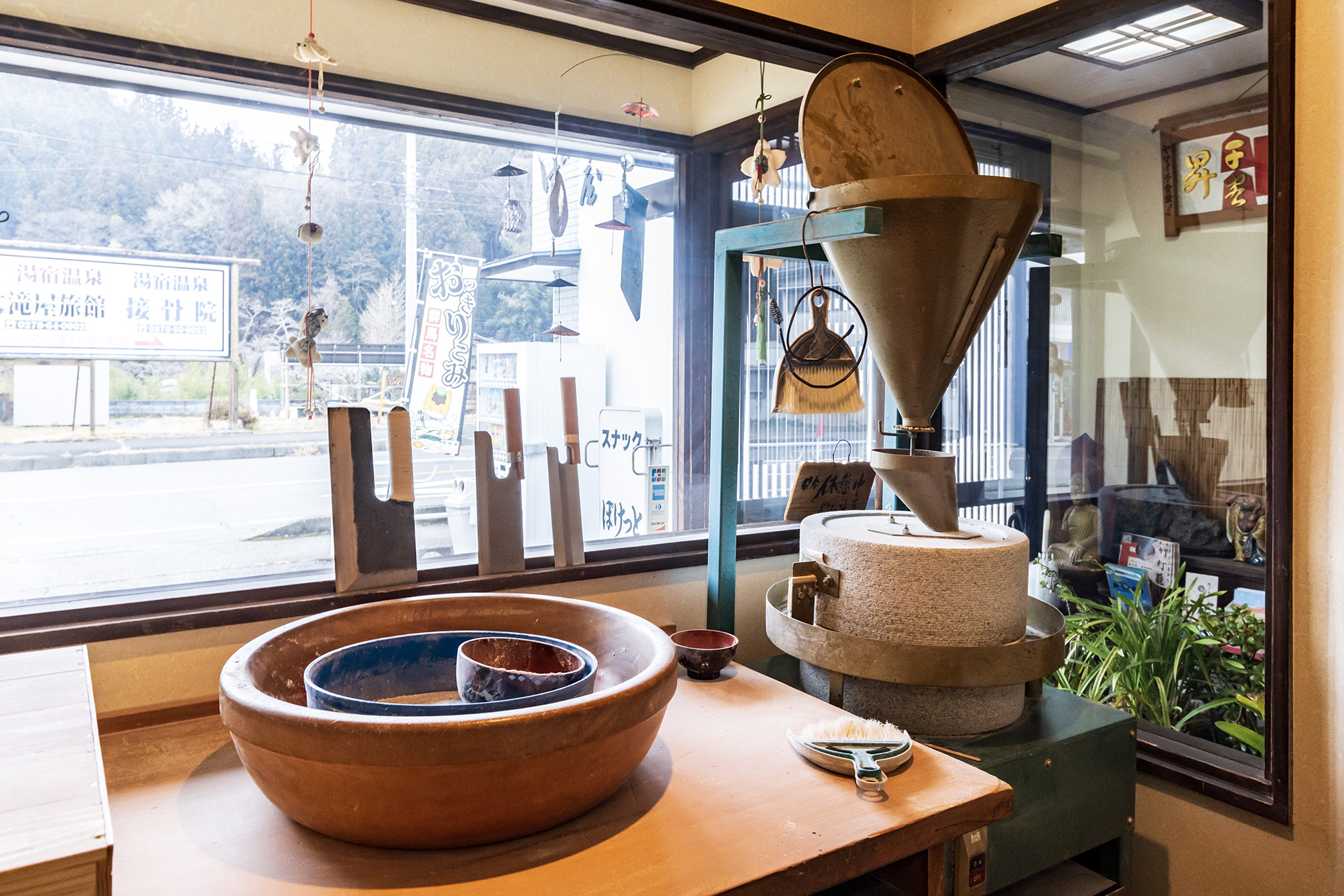 その日に使う分のそば粉だけを、この石臼「彦兵衛」で毎日挽いているのだそう