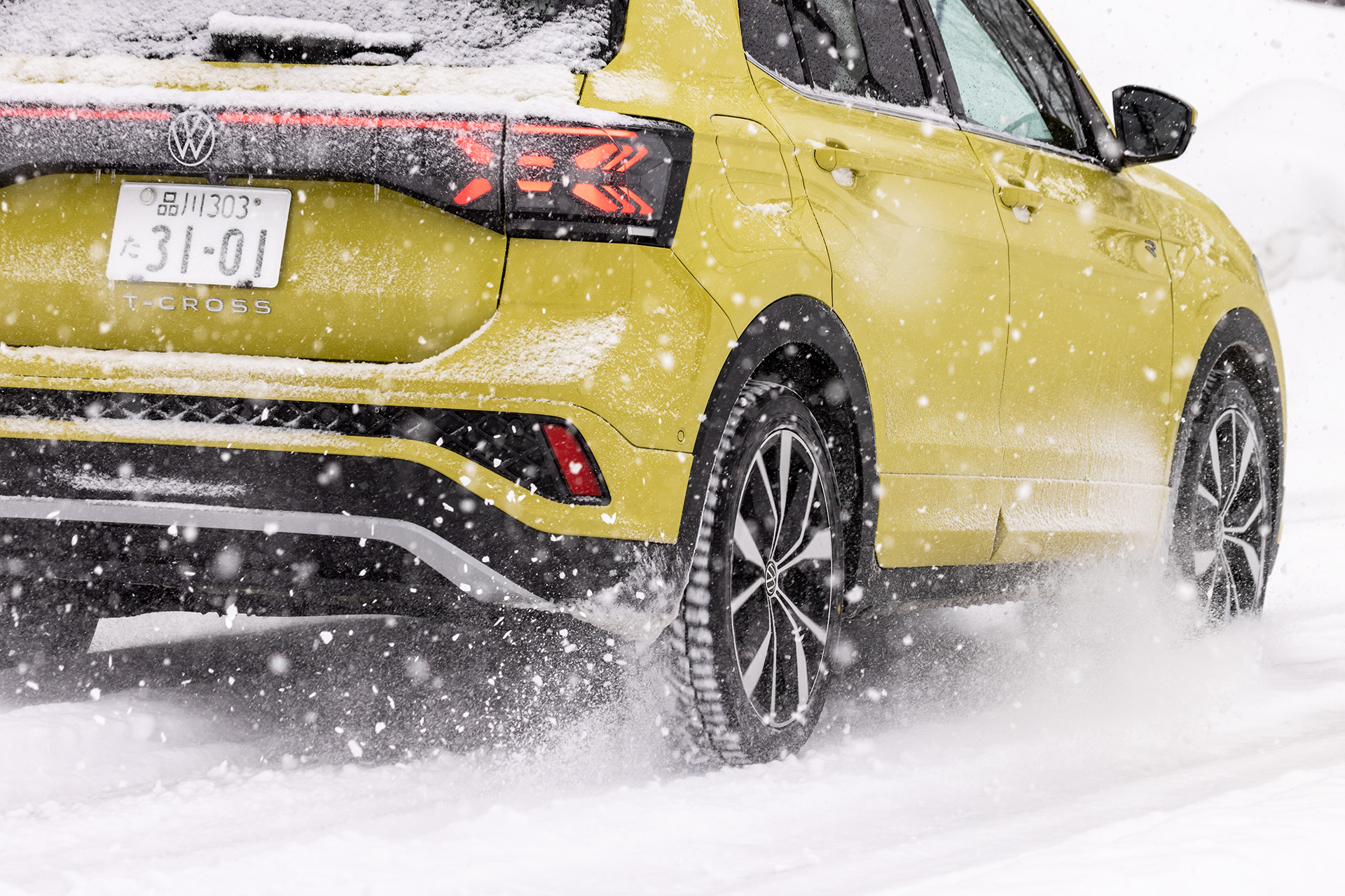 藤島さんによると「シンクロウェザーはタイヤやアクセルペダルから伝わってくる情報が正確だから安心」とのこと