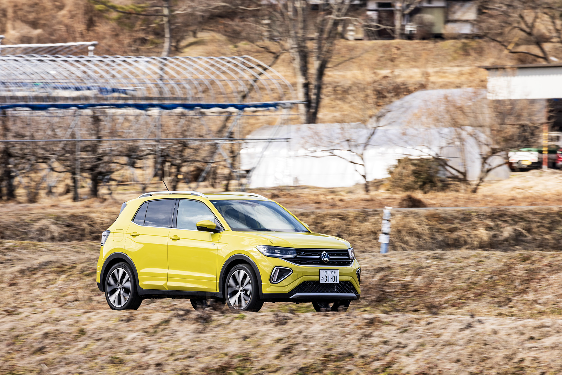 「あらゆる路面にシンクロする」というキャッチコピーの通り、ドライ、ウェット、スノー、アイスと、様々な路面で安定した性能を発揮してくれました