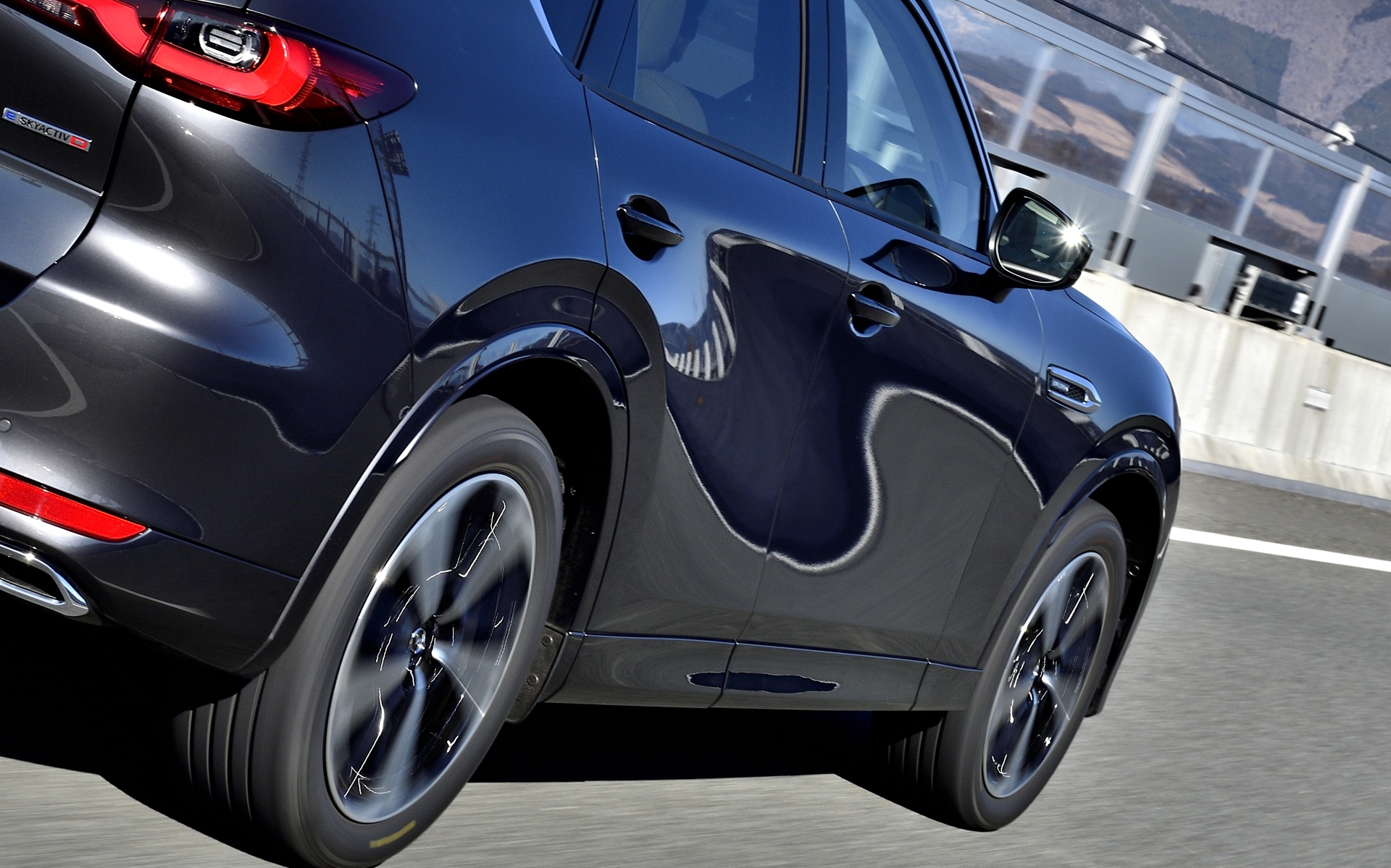 マイチェン前のリアがいつまでもバウンスしていた感覚はもうなかった