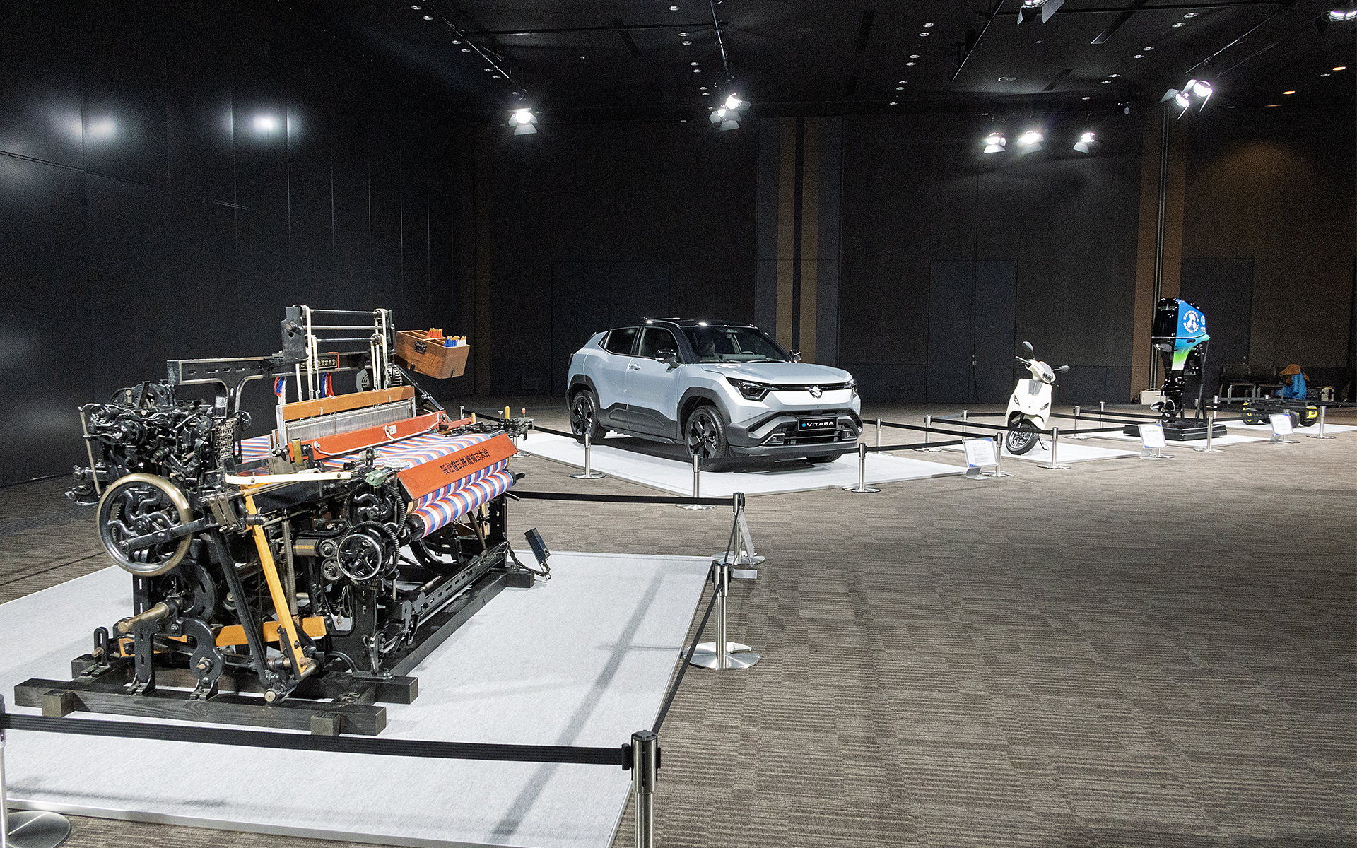 都内で開催された新中期経営計画「By Your Side」。会場にはスズキの創業者である鈴木道雄氏が発明した「A56 片側四梃杼織機」をはじめ、最新BEV（バッテリEV）である「e VITARA」などが展示された