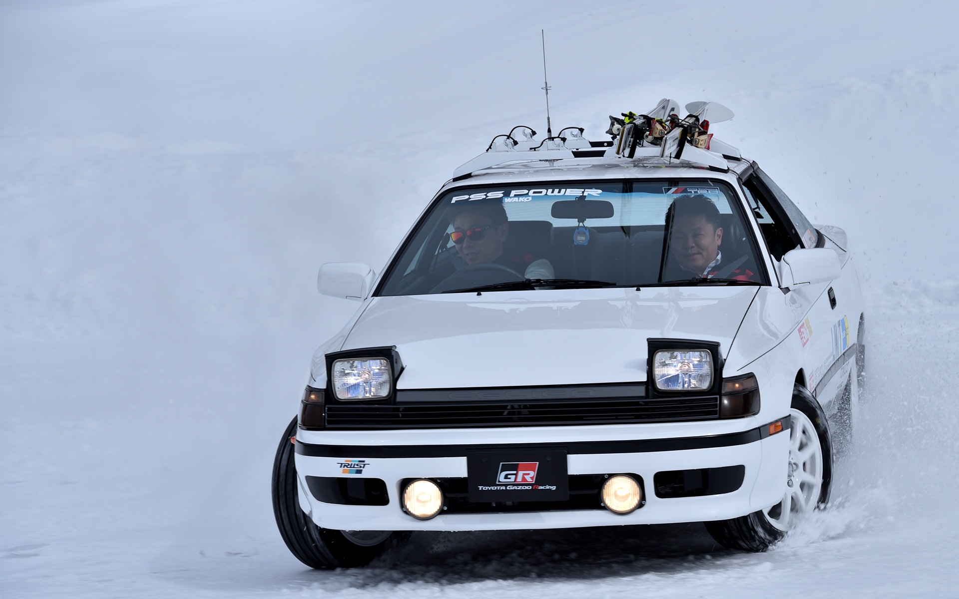 ST165型セリカのデモランも行なわれた。ドライバーは勝田範彦選手、助手席はTOYOTA GAZOO Racing プレジデントの高橋智也氏