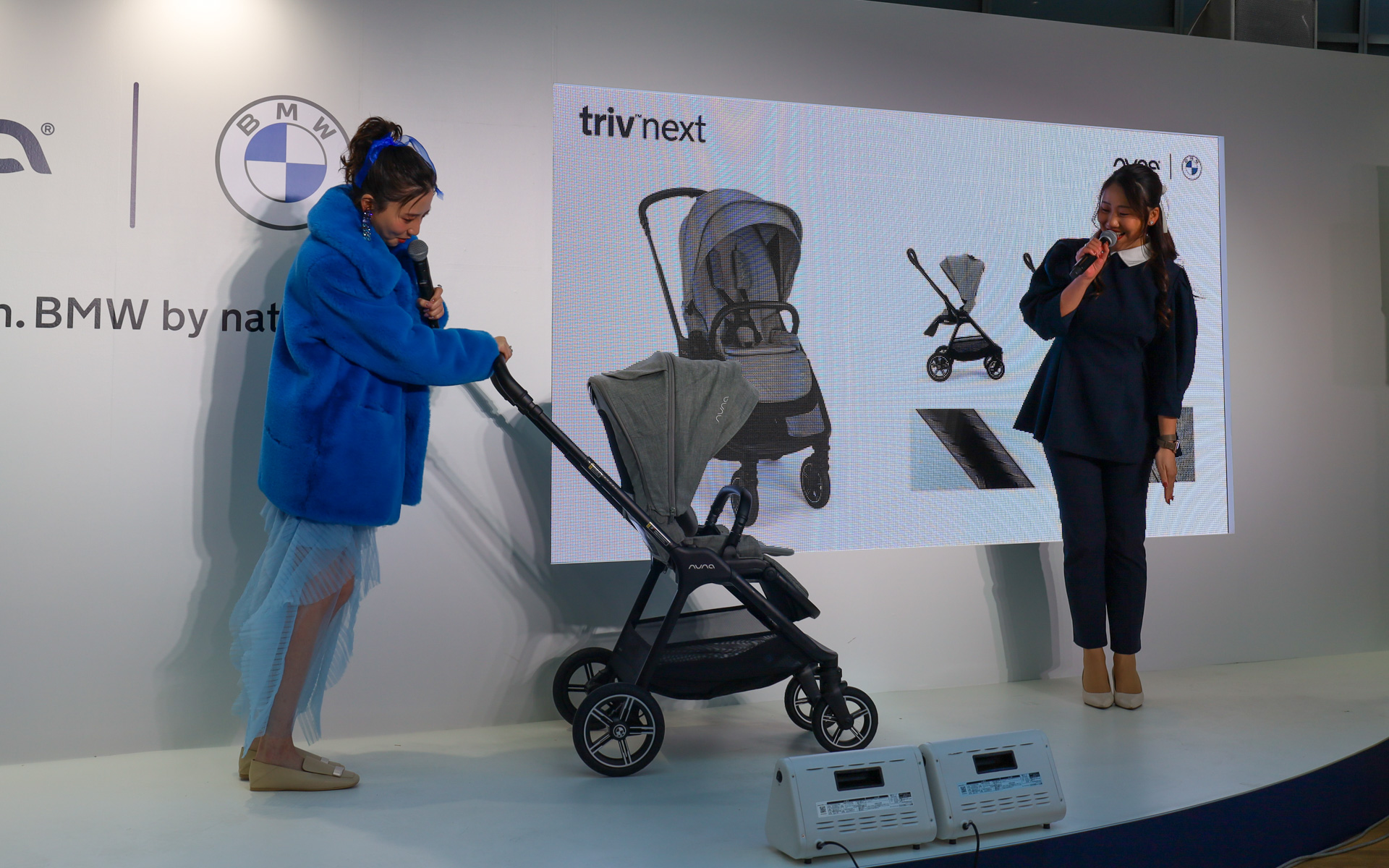 赤ちゃんが座るシートは前向き・後ろ向きに切替え可能で、大型の収納かごを備える「TRIV next bmw collection」