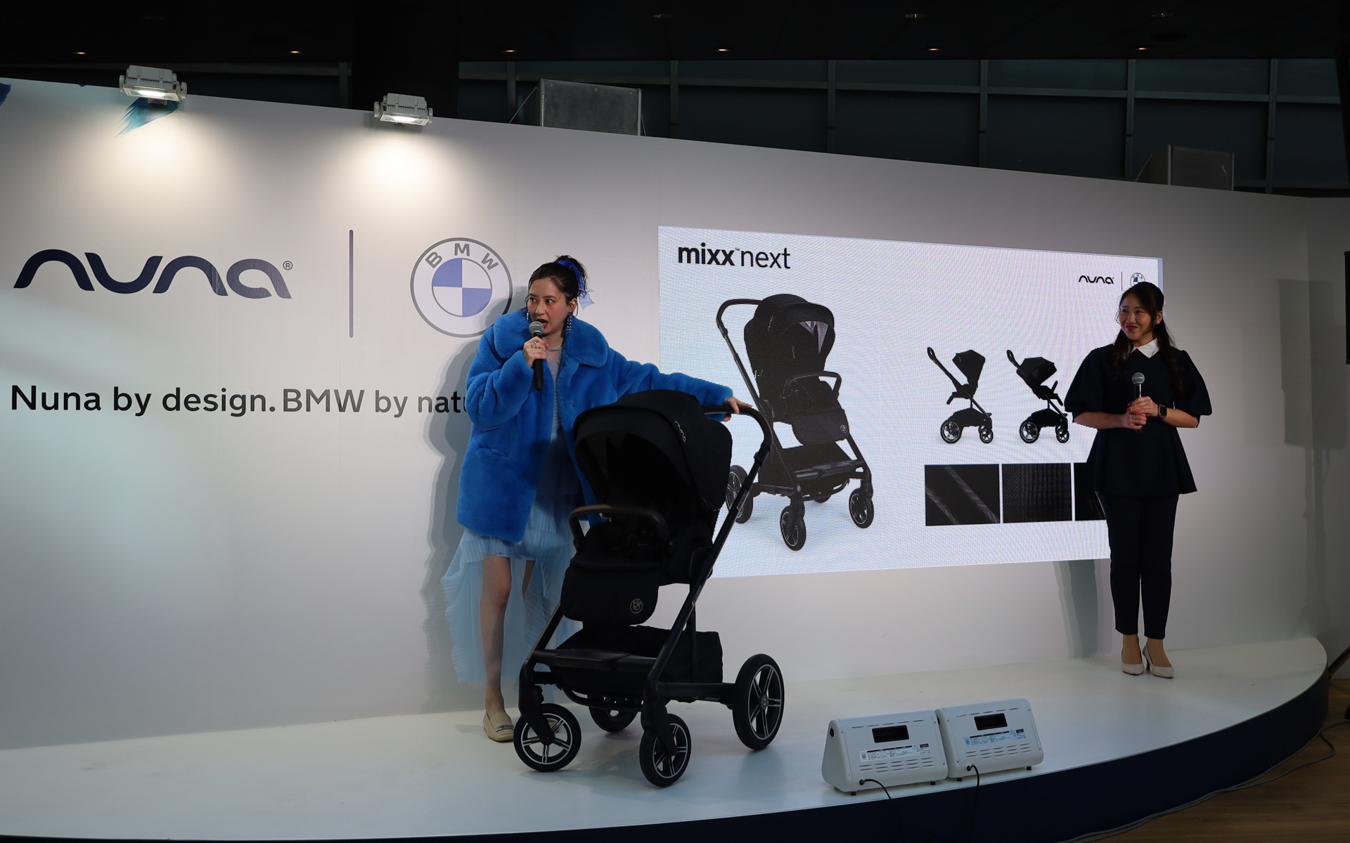 別売りのチャイルドシートを着脱できる「MIXX next bmw collection」では片手で向きを変えられる操作性を体感