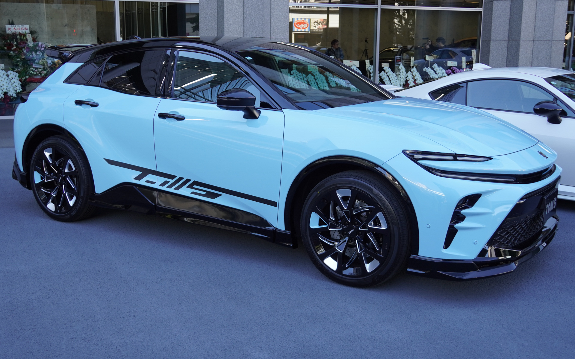 屋外展示のクラウンスポーツ