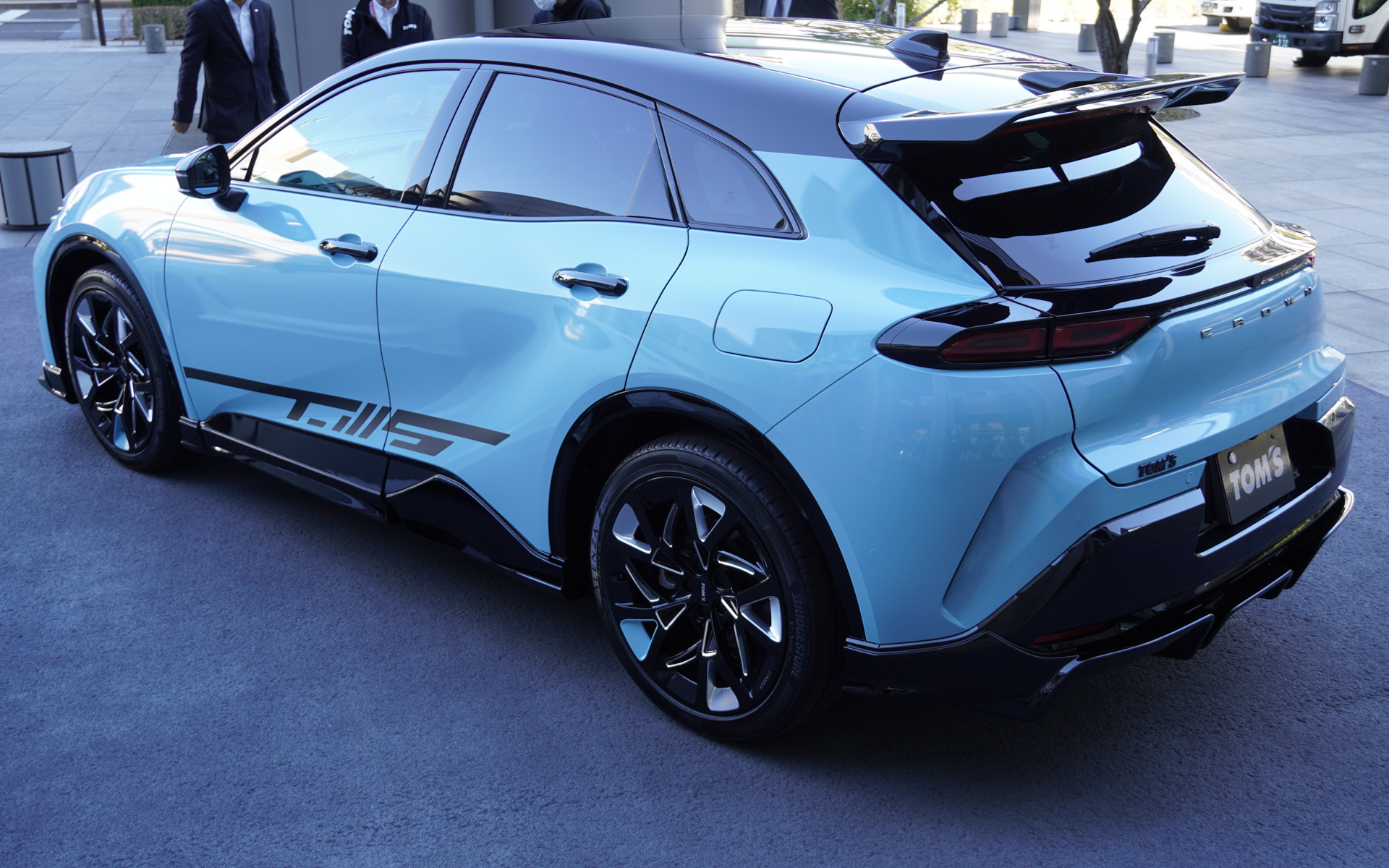 屋外展示のクラウンスポーツ