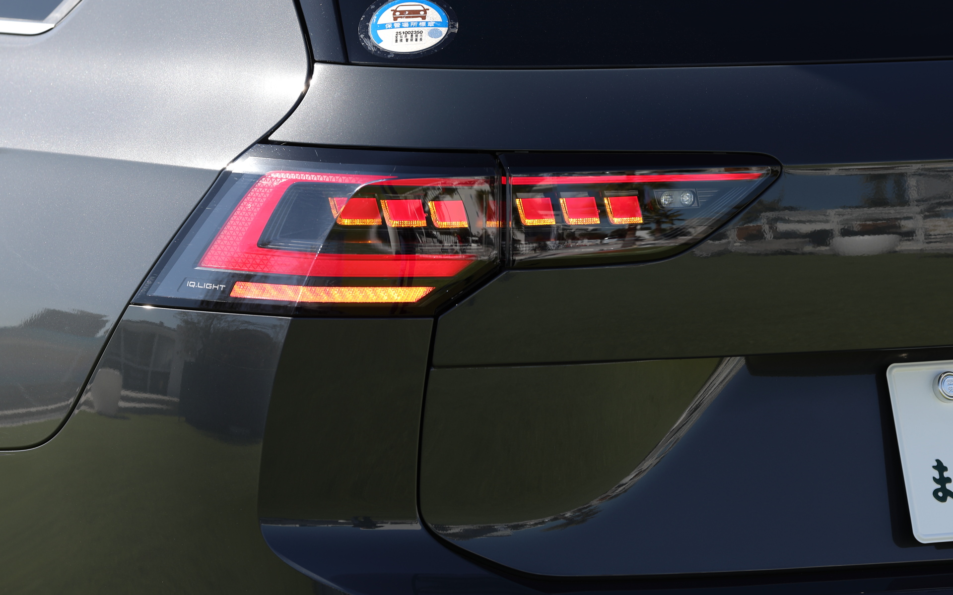 標準グレードの一角を担う「eTSI Active」だが、LEDヘッドライトやアダプティブクルーズコントロール、緊急時停車支援システム“Emergency Assist”、レーンキープアシストシステム“Lane Assist”、同一車線内全車速運転支援システム“Travel Assist”、レーンチェンジアシストシステム“Side Assist Plus”などを標準装備