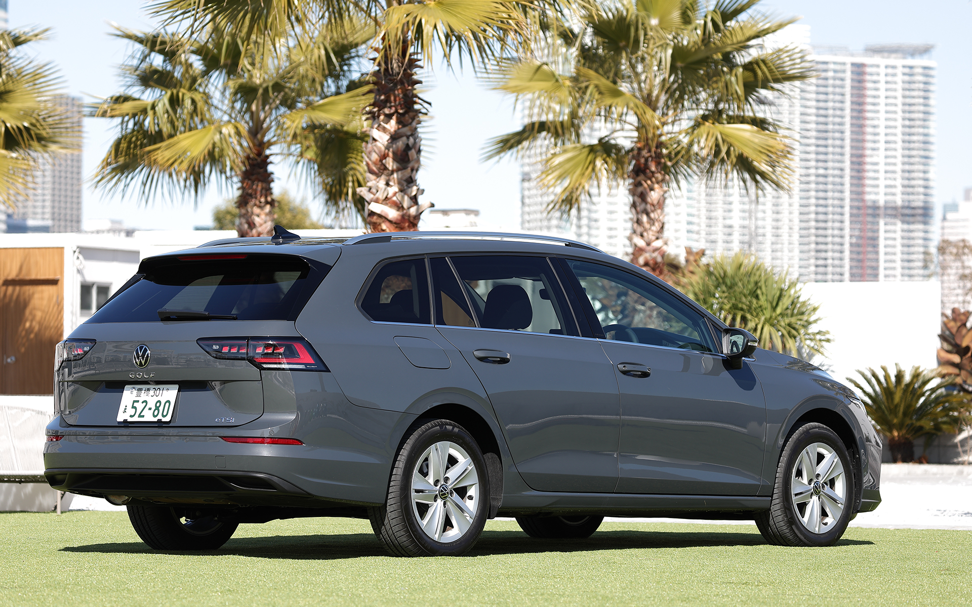 今回試乗したのは2024年9月に受注を開始した新型「ゴルフ」「ゴルフ ヴァリアント」。撮影車両は「ゴルフ ヴァリアント eTSI Active」（393万9000円）で、ボディサイズは4640×1790×1485mm（全長×全幅×全高）、ホイールベースは2670mm