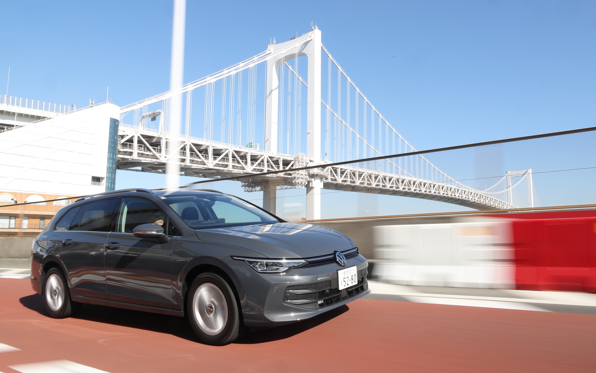 エンジンは低速回転からレスポンスよくトルクフルな走りを見せ、マイルドハイブリッドとのコンビネーションも良好