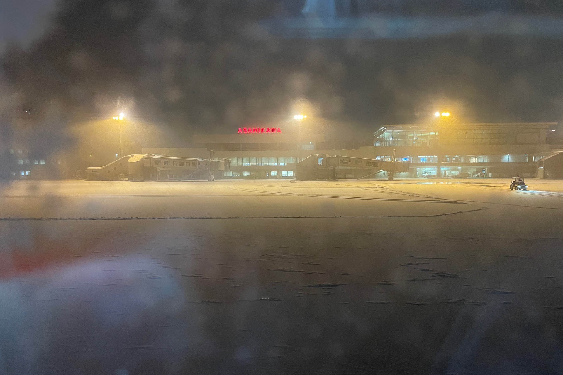 定時運行で有名な旭川便で遅れが出た。こんな雪の中よく降りてこられたとその方が感心