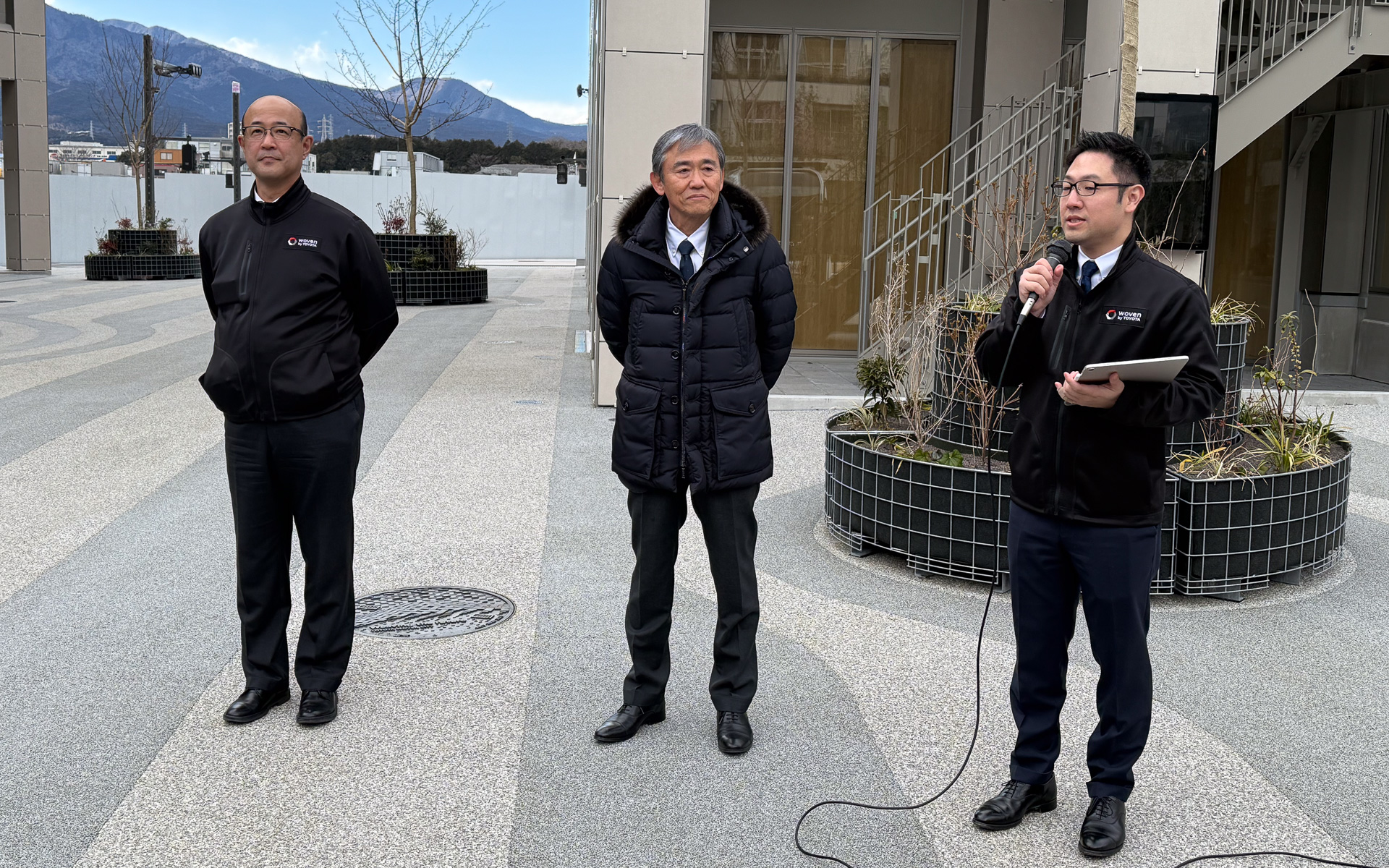 ウーブン・バイ・トヨタ株式会社 隈部肇CEO（中）、同 近健太CFO（左）、豊田大輔SVP（右）