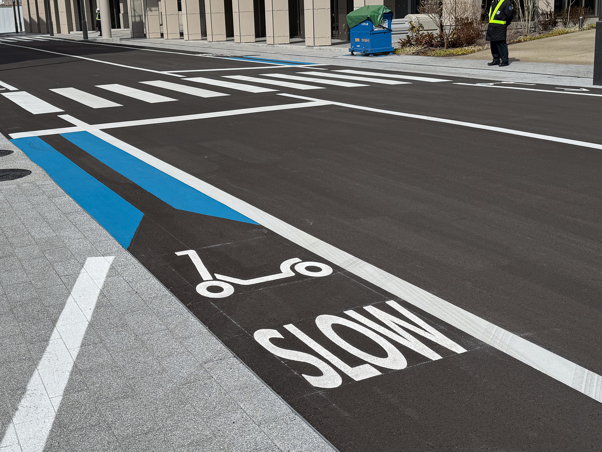 ウーブンシティの道路ではニューモビリティも受け入れる。人、クルマ、そしてニューモビリティの理想的な共存を研究していくようだ