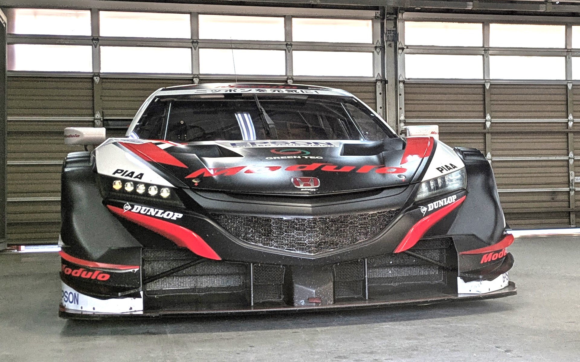 2023年で引退した旧マシン「NSX-GT」のコクピット体感も実施され、多くの観客が並んでGTマシンのコクピット体験を楽しんでいた