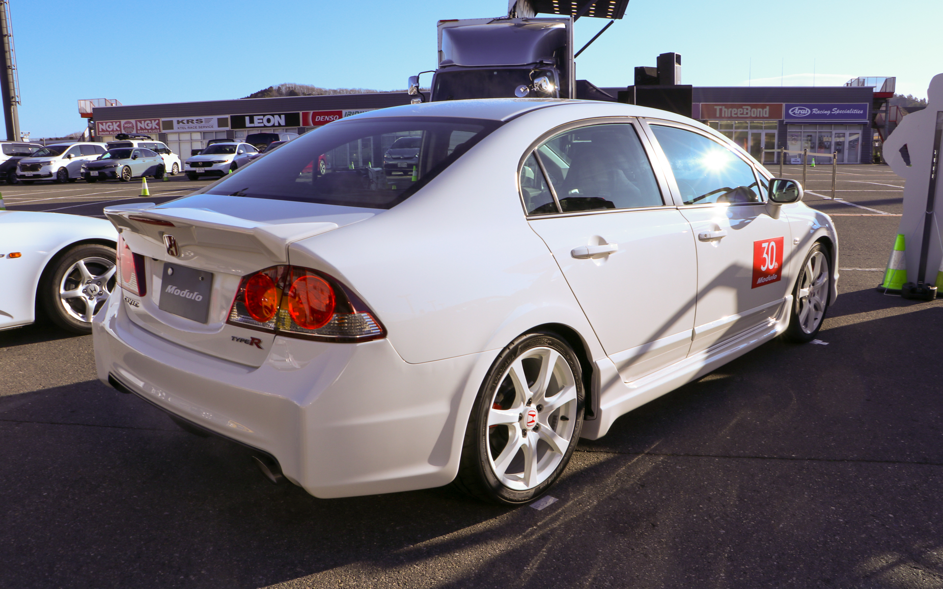 初めて実効空力の考えを盛り込んだエアロパーツが採用されたSports Modulo CIVIC TYPE R（FD2）