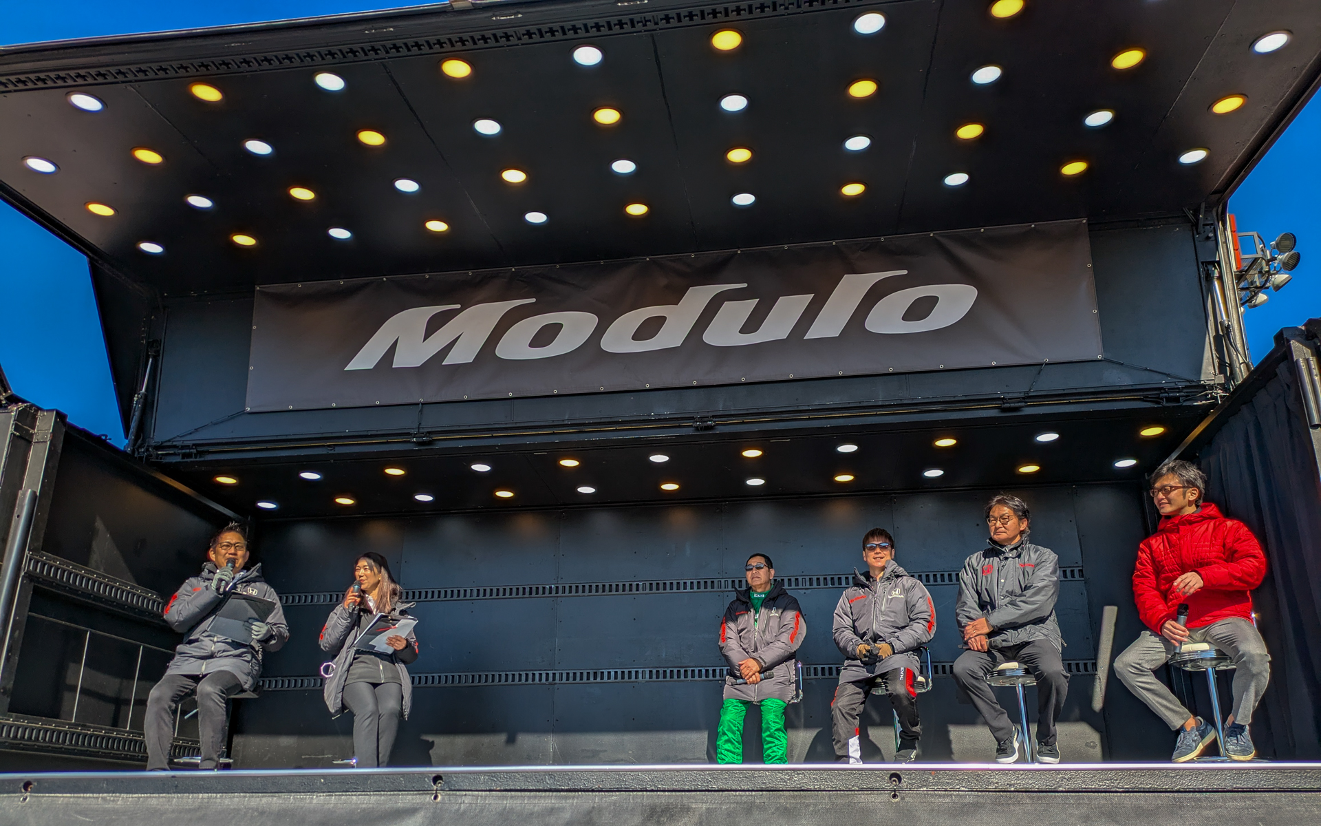 特設ステージでは、チームスタッフやレーシングドライバー、Modulo製品開発スタッフなどが登壇し、さまざまなテーマでトークショーが繰り広げられた