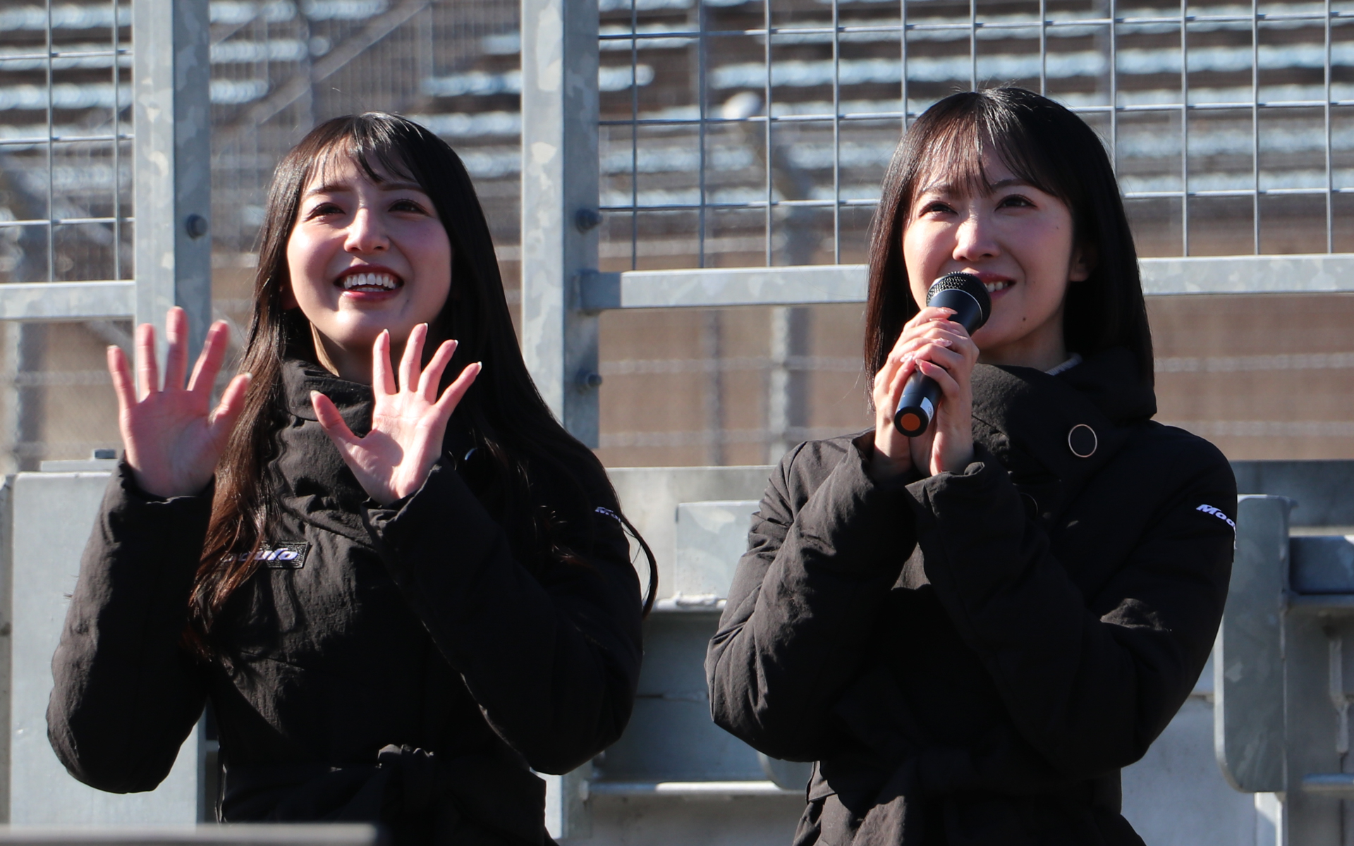 レースアンバサダー「Moduloスマイル」の池永百合さん（左）と根岸しおりさん（右）