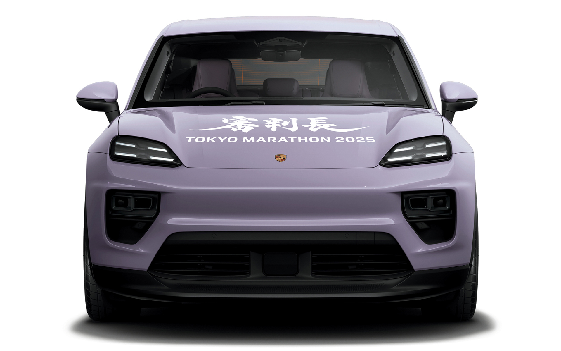 新型「マカン」の役割は、第一走者を見守る「審判長車」