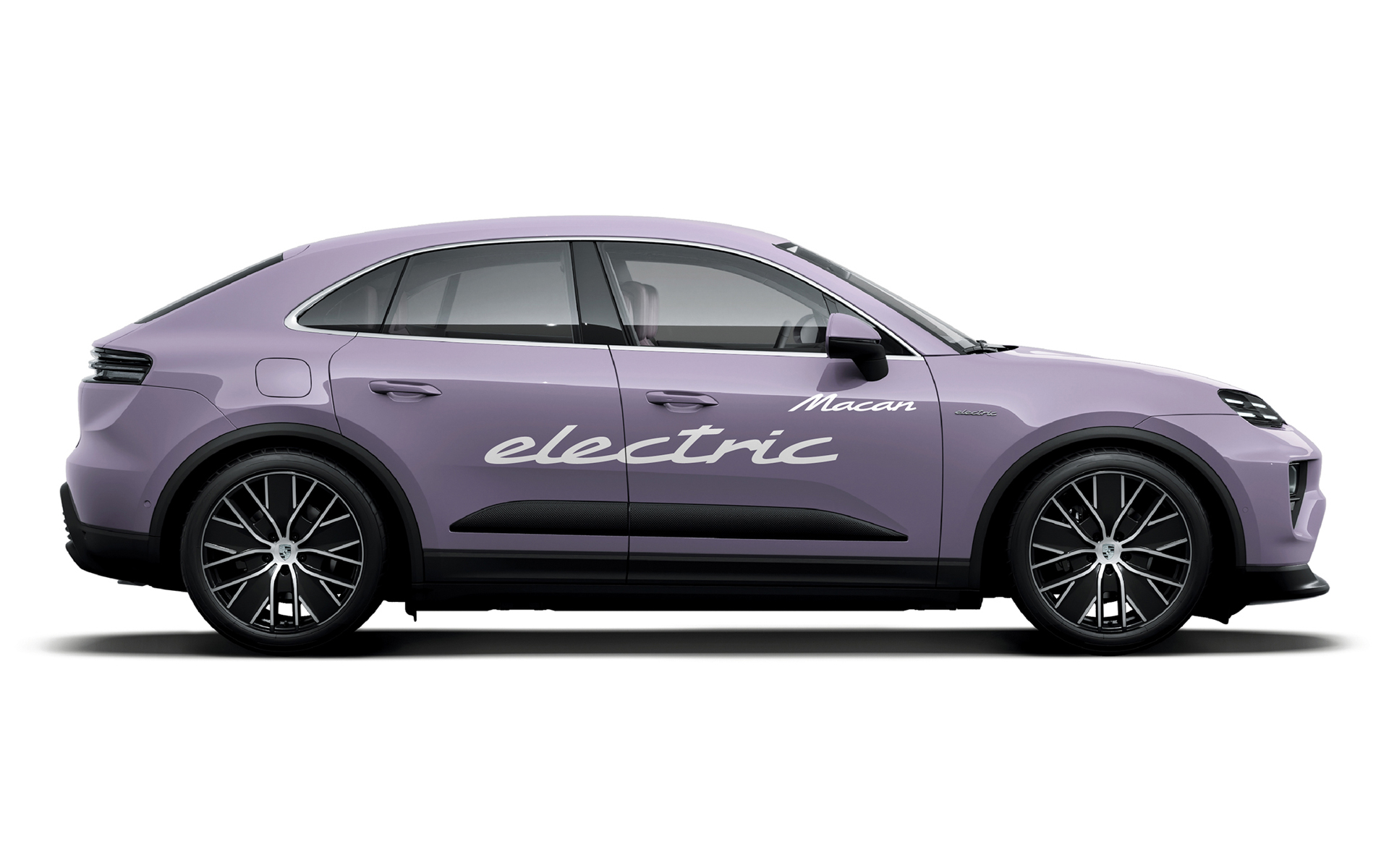 新型「マカン」の役割は、第一走者を見守る「審判長車」