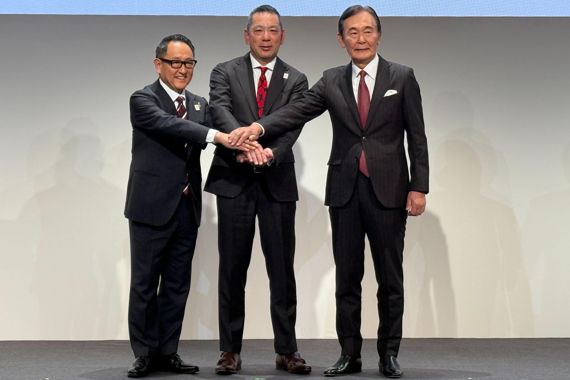 トヨタグループ代表 豊田章男氏、CEIPA理事長 村松俊亮氏、来賓代表 作曲家・文化庁長官 都倉俊一氏