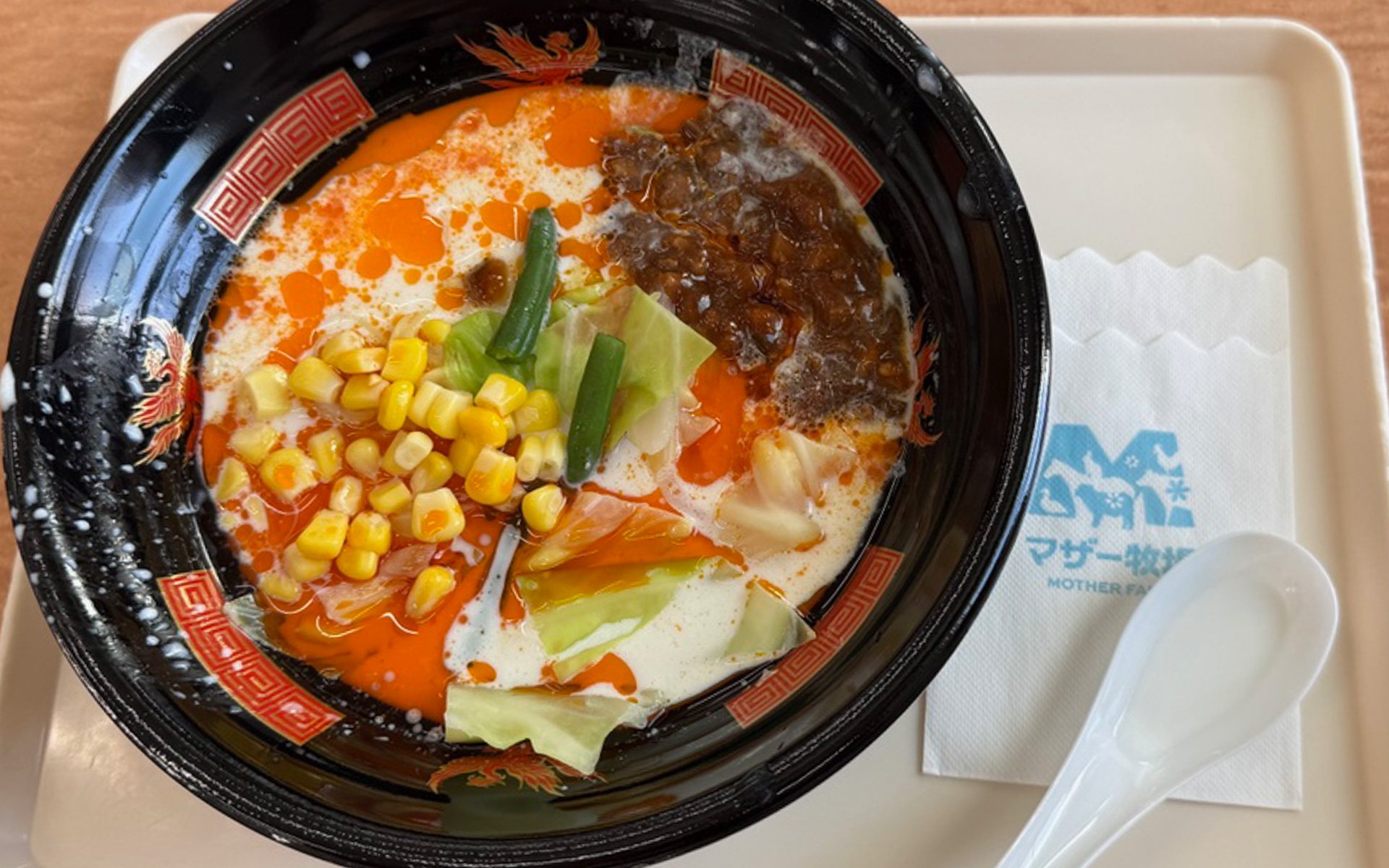 フードスタンド「WAKUWAKU」でいただける、ピリ辛ミルクラーメン（1000円）がとっても美味しかったです。＋50円で辛さ増しできますよ