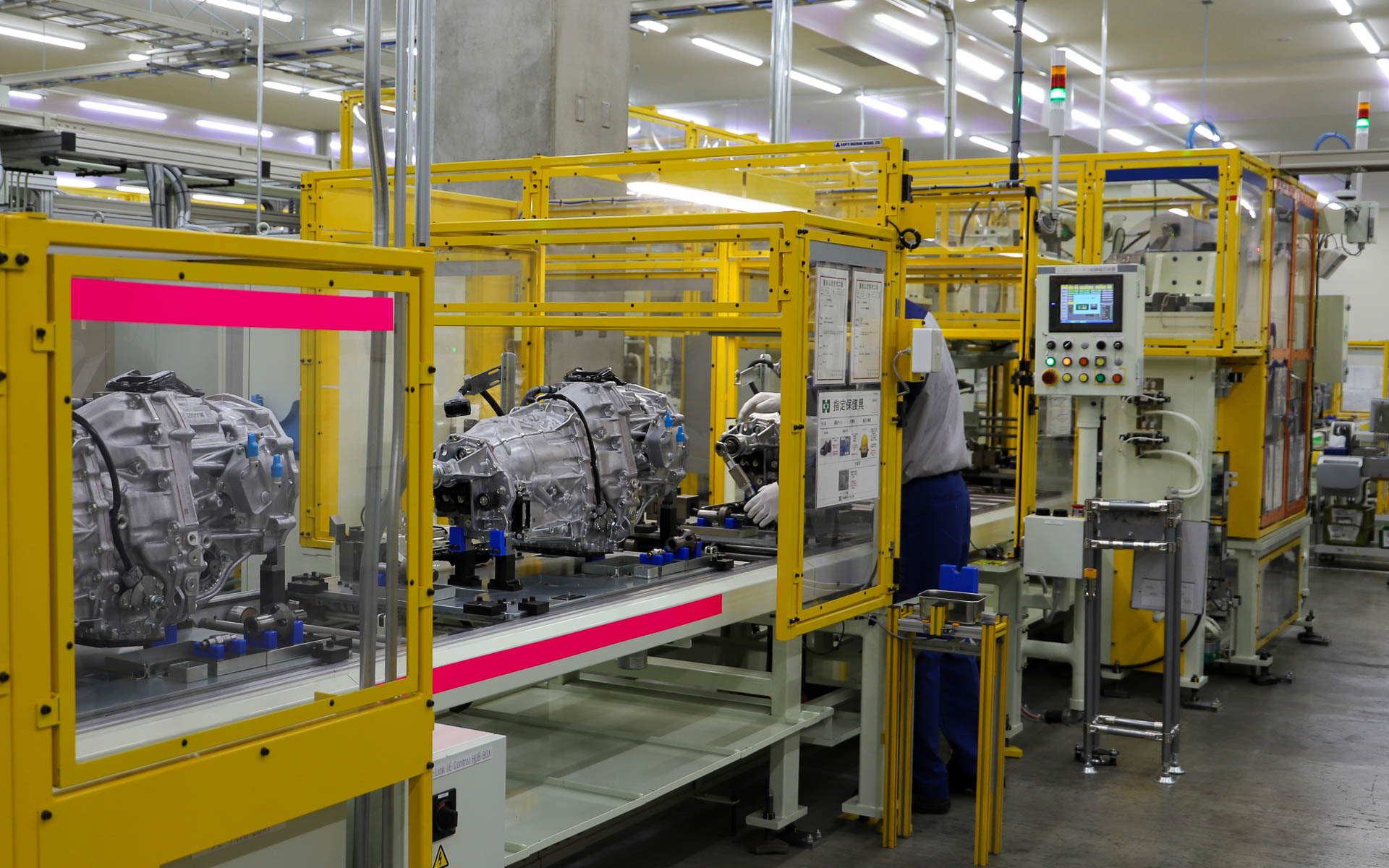 1階では最終運転検査が行なわれる