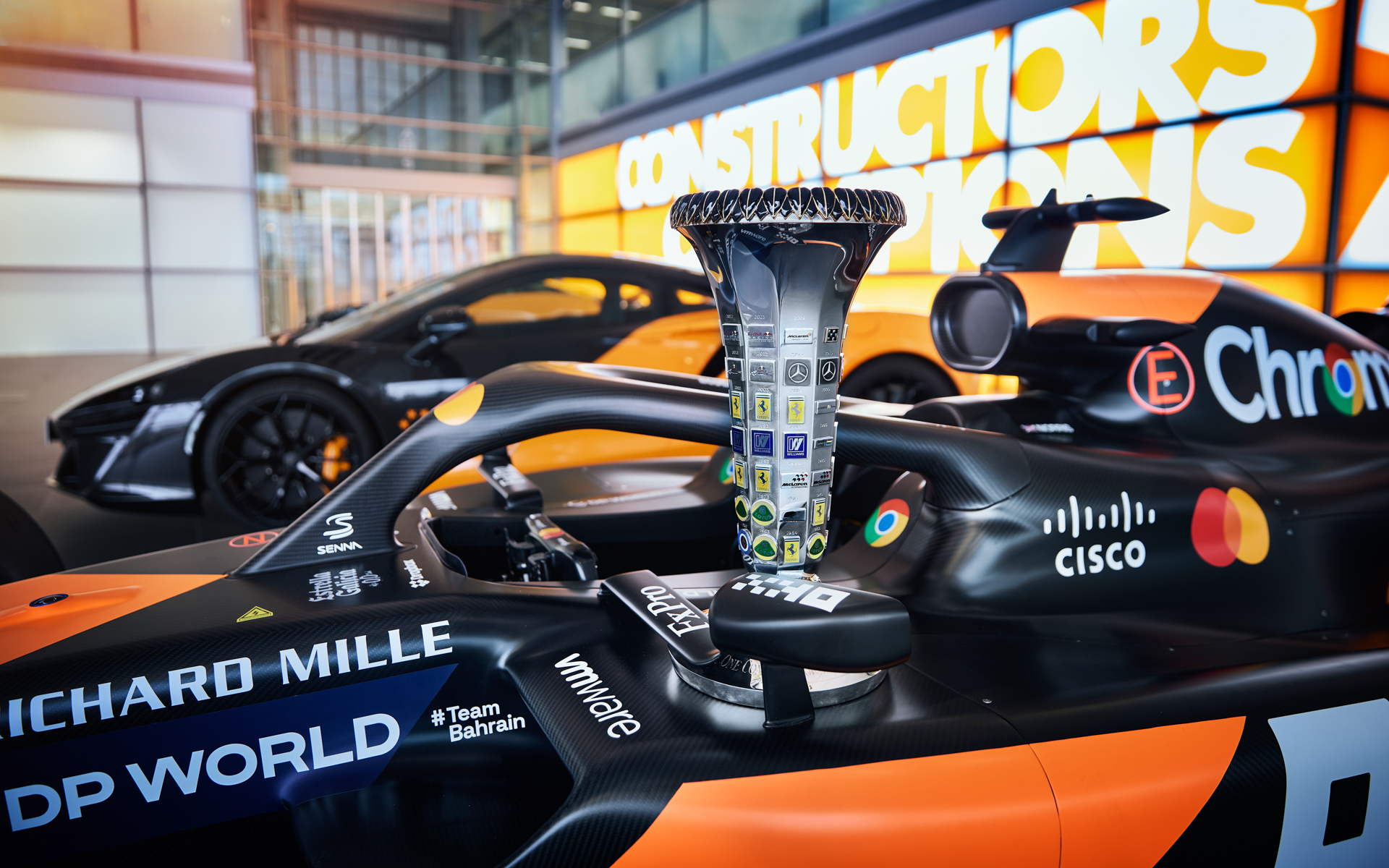 MCL38セレブレーションエディションは、F1マシンMCL38が2024年に、8回のポールポジションと6回の優勝を果たした記念モデル