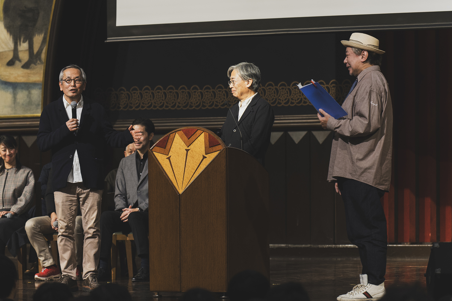 2022年のプログラムに同行し学生たちと一緒に漁をして「楽しかったです、私こんなカツオ釣れたんです！」と懐かしそうに話した料理研究家の土井善晴さん