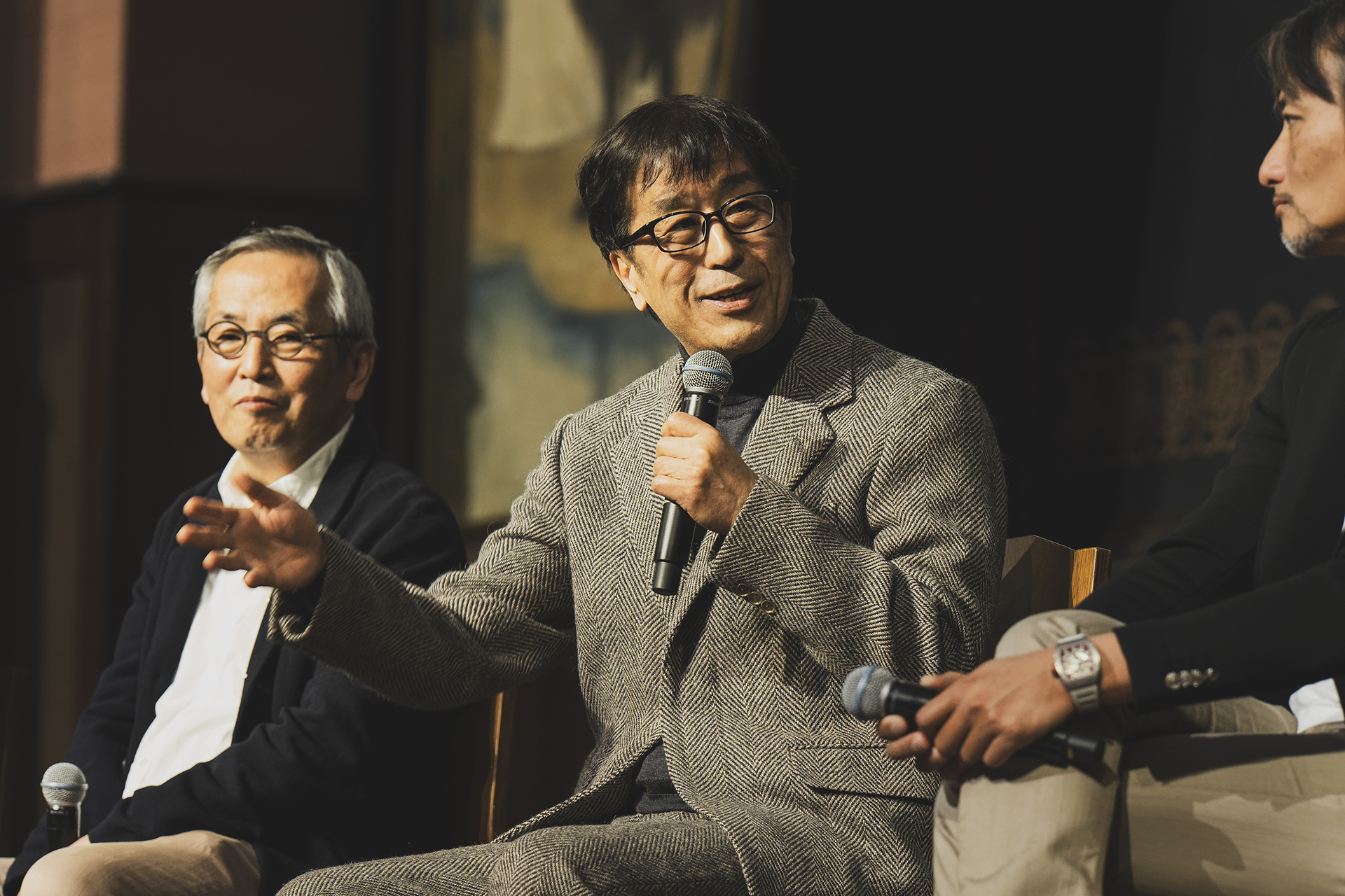 音楽プロデューサーで作編曲家の松任谷正隆氏さんは「小学校の給食がまずくて食べられなかったのが挫折の始まり。大学3年のころに就職活動に出遅れてそのまま今まできてしまった。続けてきたのは遊びの延長ばかり」と振り返った