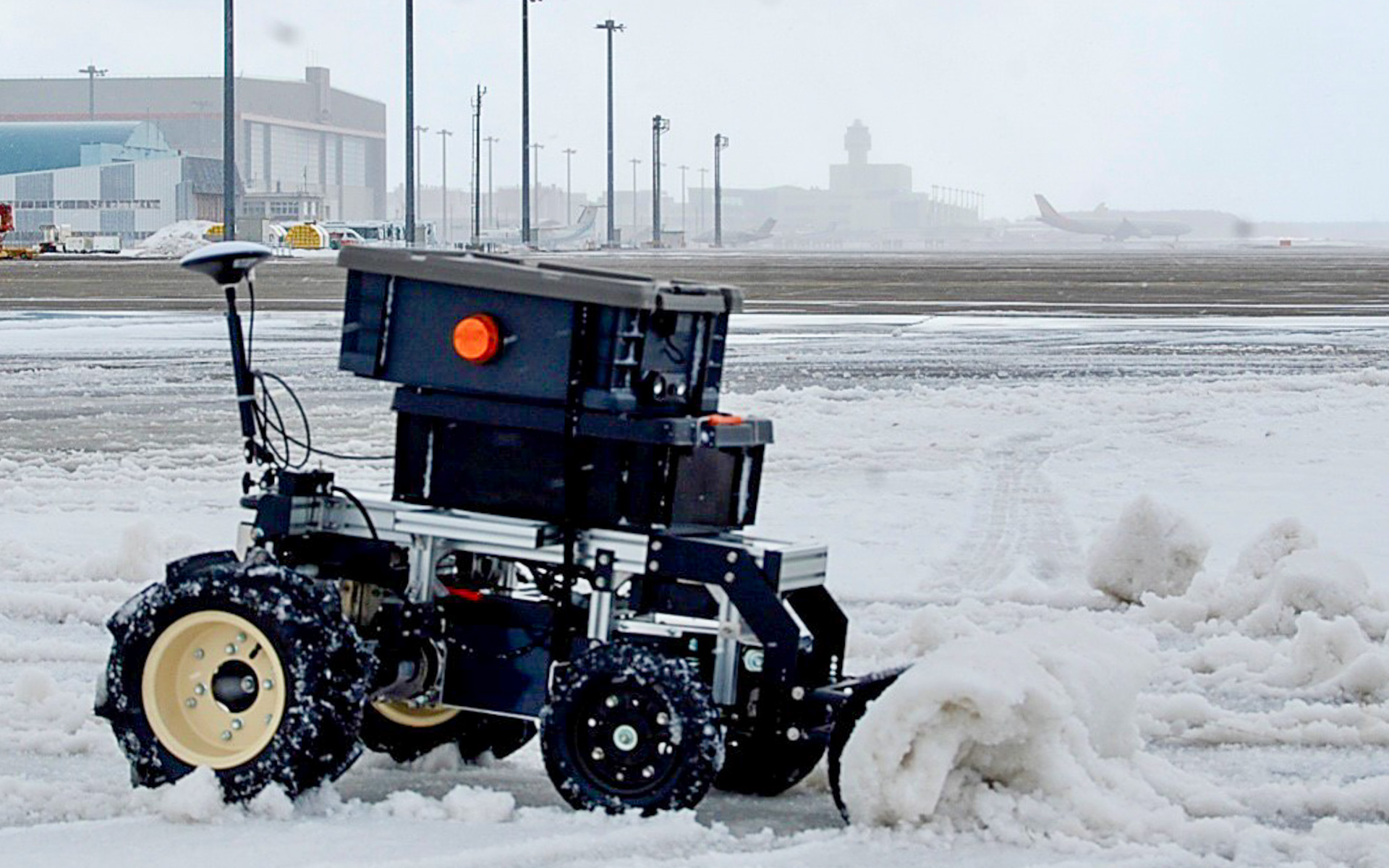 新千歳空港での除雪実証実験の様⼦