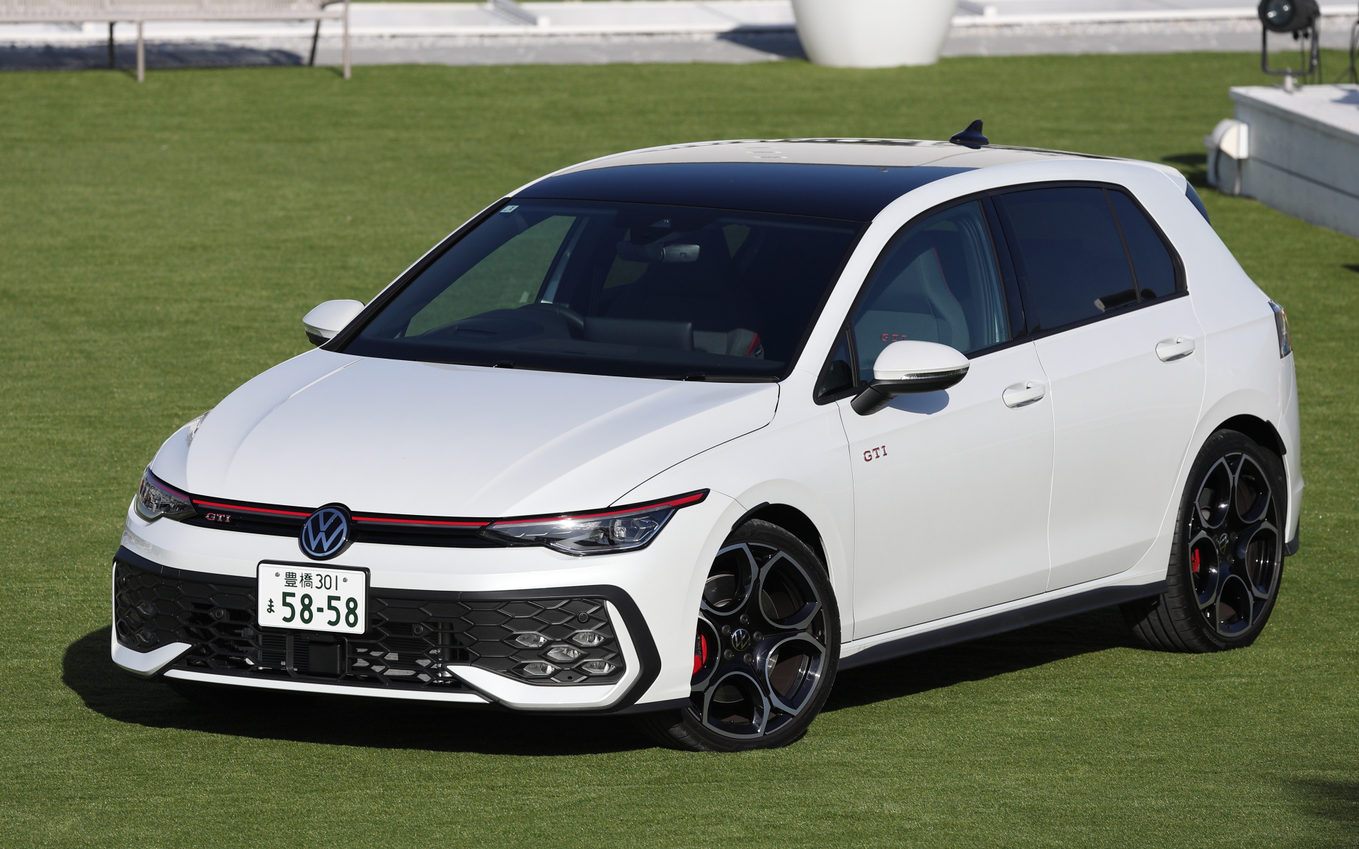 今回の試乗車は新型「ゴルフGTI」（549万8000円）。ボディサイズは4295×1790×1465mm（全長×全幅×全高）、ホイールベースは2620mm