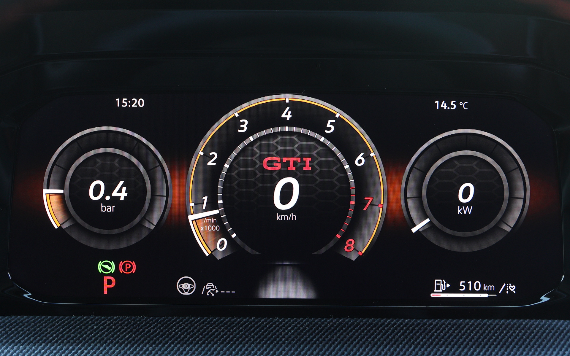 メーターまわりにGTIのロゴが入る