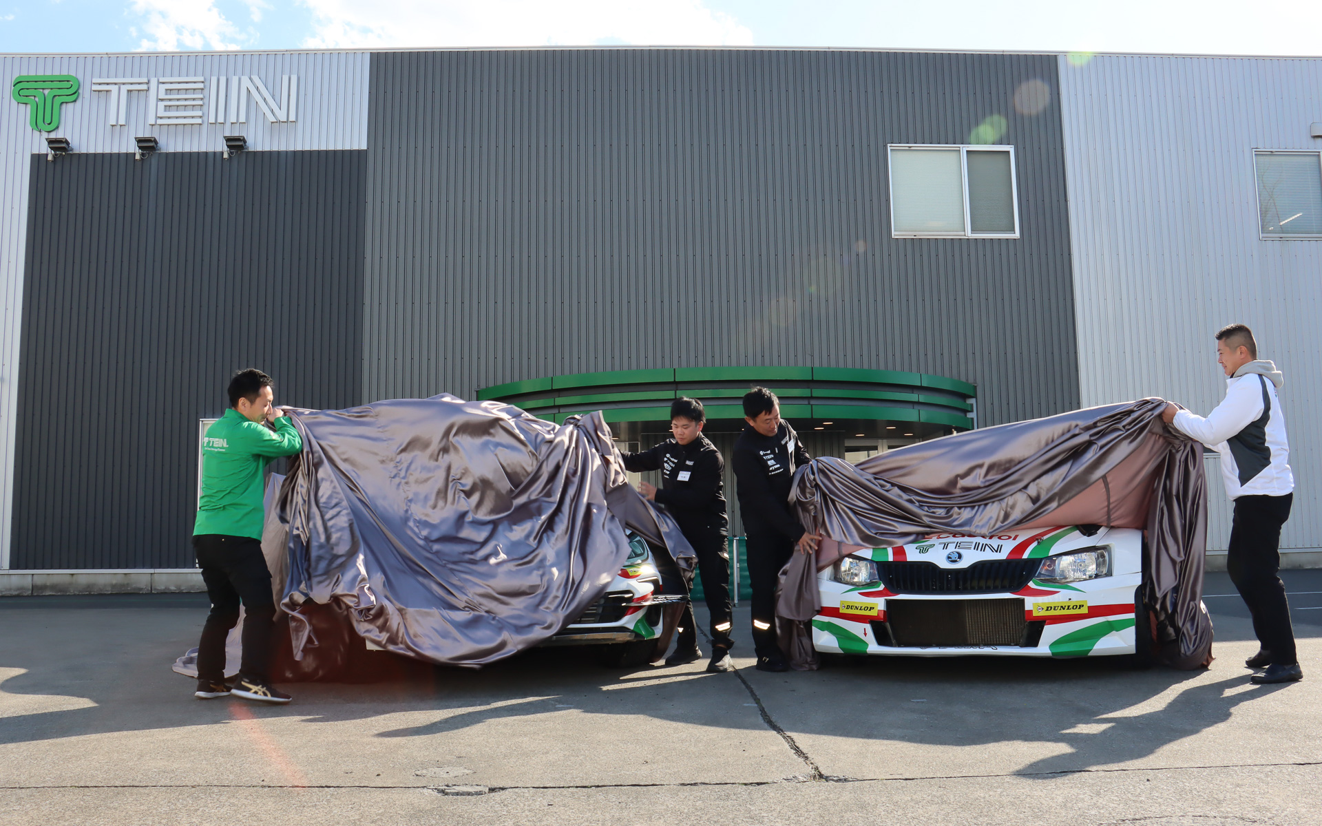 「カストロールカラー」を採用した参戦マシン2台のアンベール