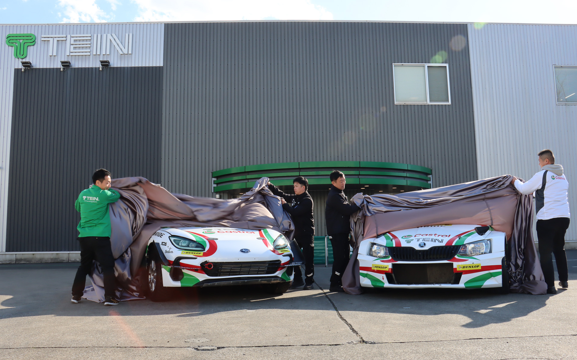 「カストロールカラー」を採用した参戦マシン2台のアンベール