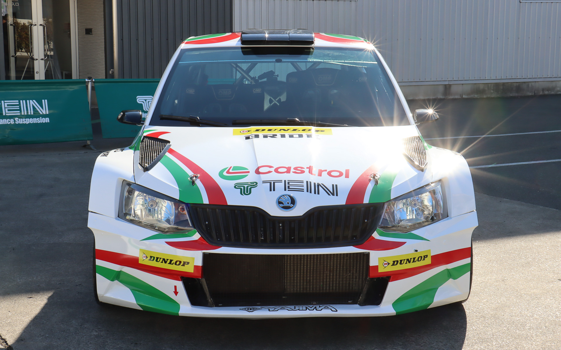 カストロールカラーをまとったシュコダ・ファビア R5