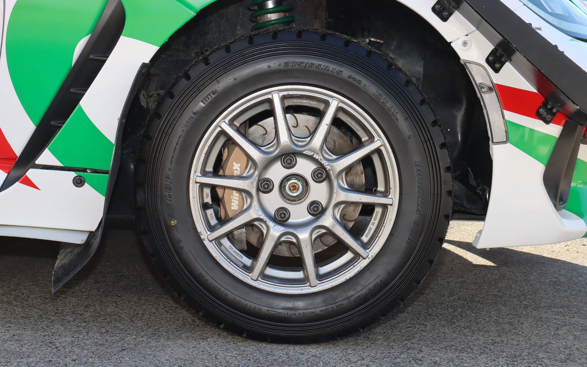 タイヤはダンロップ「ディレッツァ 88R」を装着