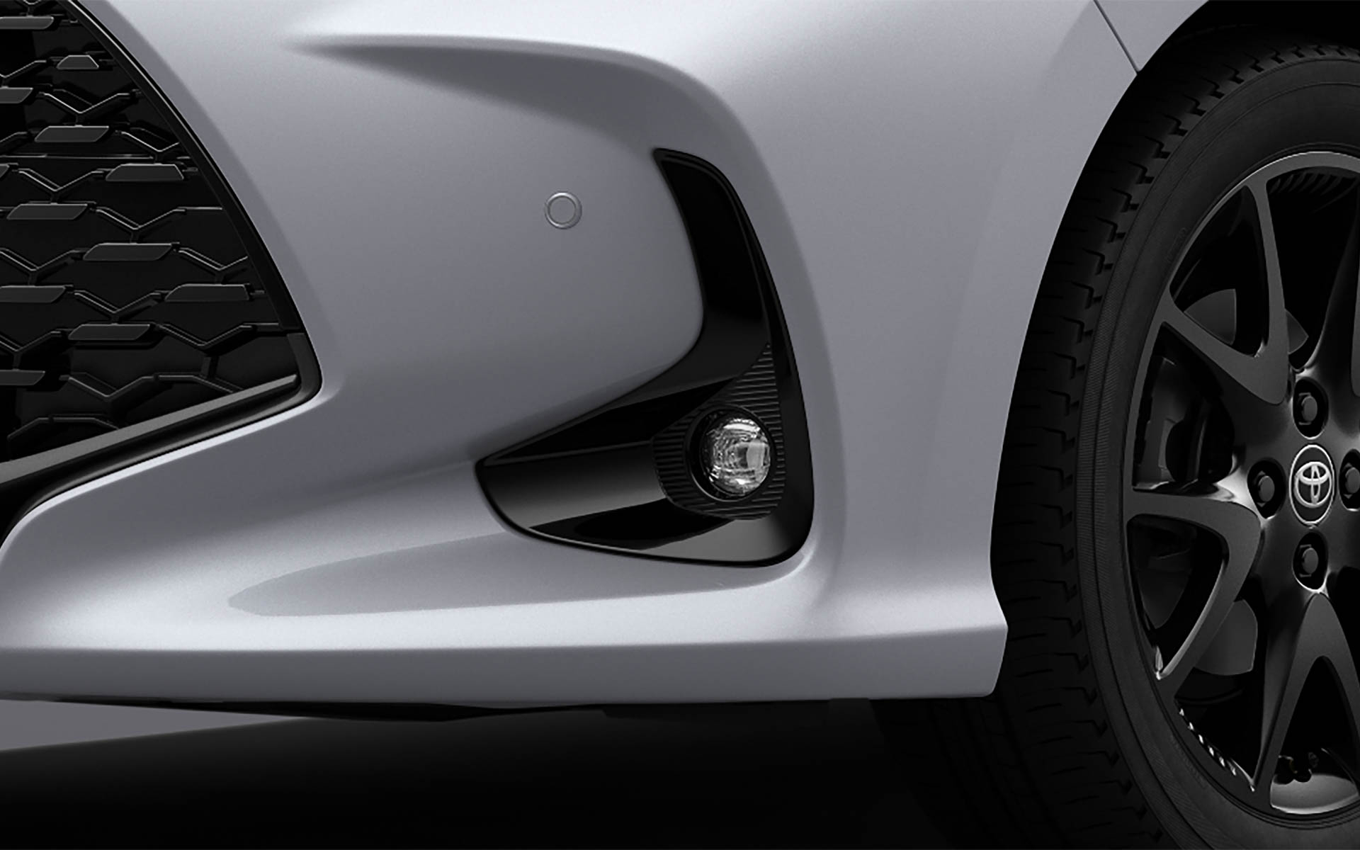 ヤリス Z“URBANO”LEDフロントフォグランプ