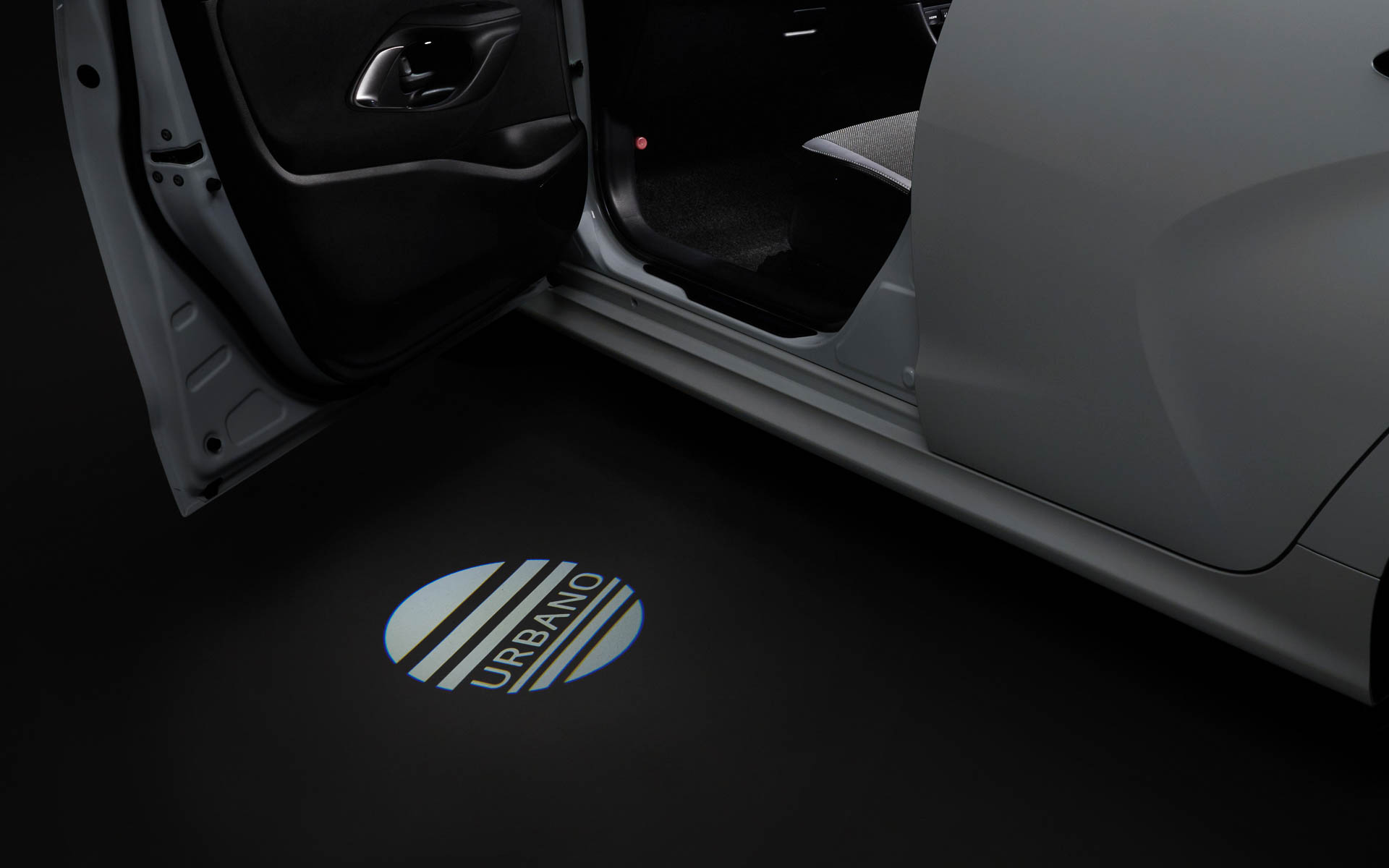 ヤリス Z“URBANO”プロジェクションイルミネーション（販売店装着オプション）