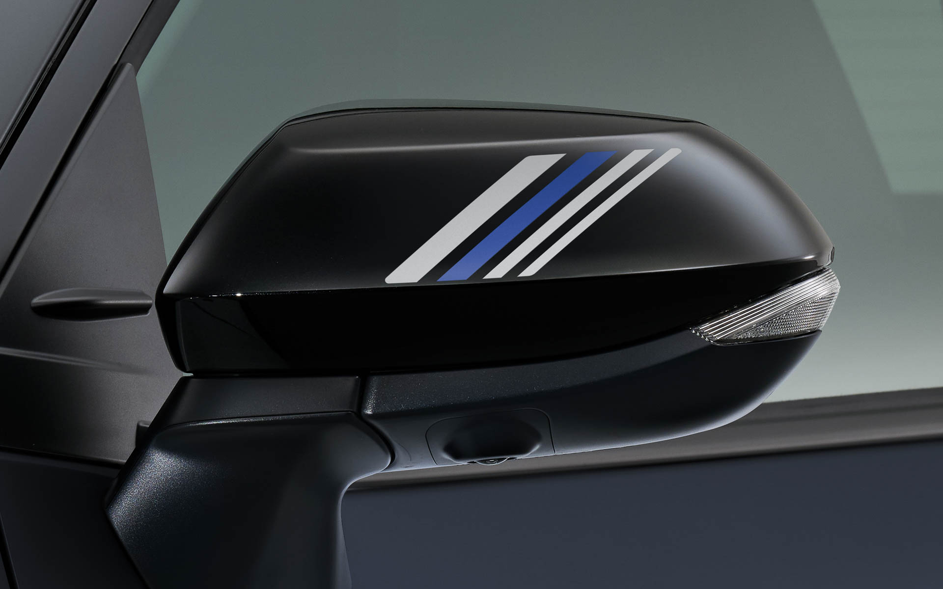 ヤリスクロス Z“URBANO”ドアミラーステッカー（販売店装着オプション）